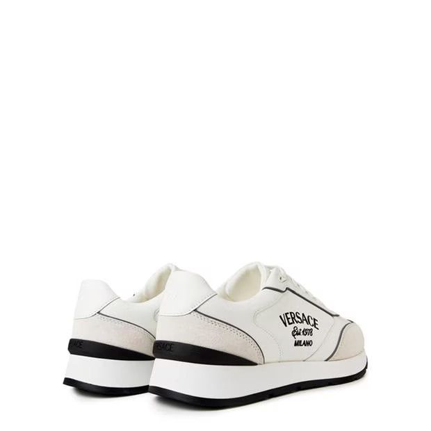 o1g2r1mq0824 New Logo Runner Trainers White & Black