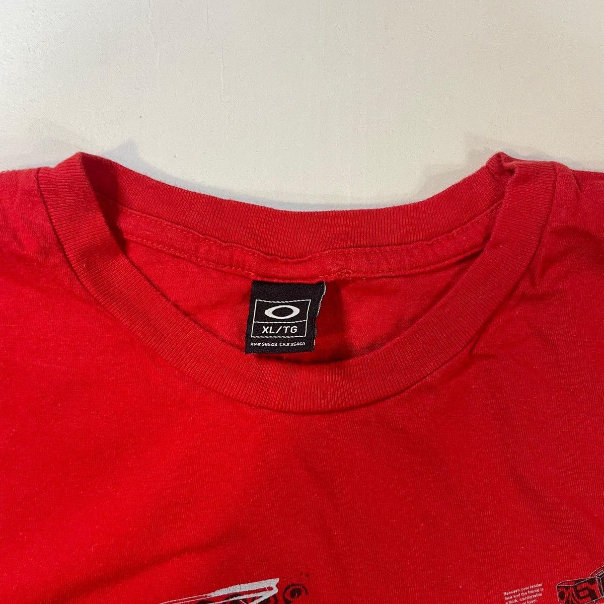 Oakley Red and white Oakley vintage graphic tee t-shirt 90s Size US XL / EU 56 / 4 - 7 Thumbnail