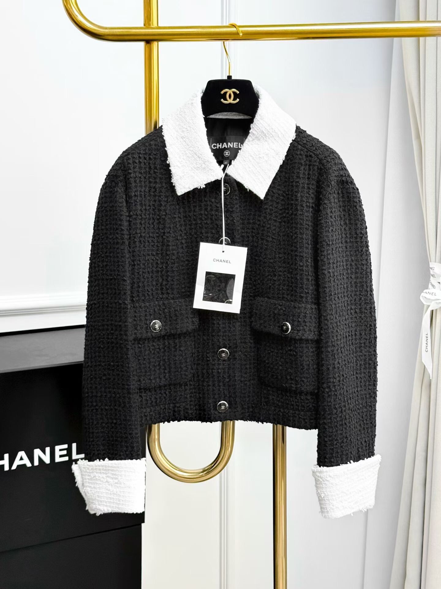 Chanel Chanel Black White Tweed Short Jacket Size S / US 4 / IT 40 - 1 Thumbnail