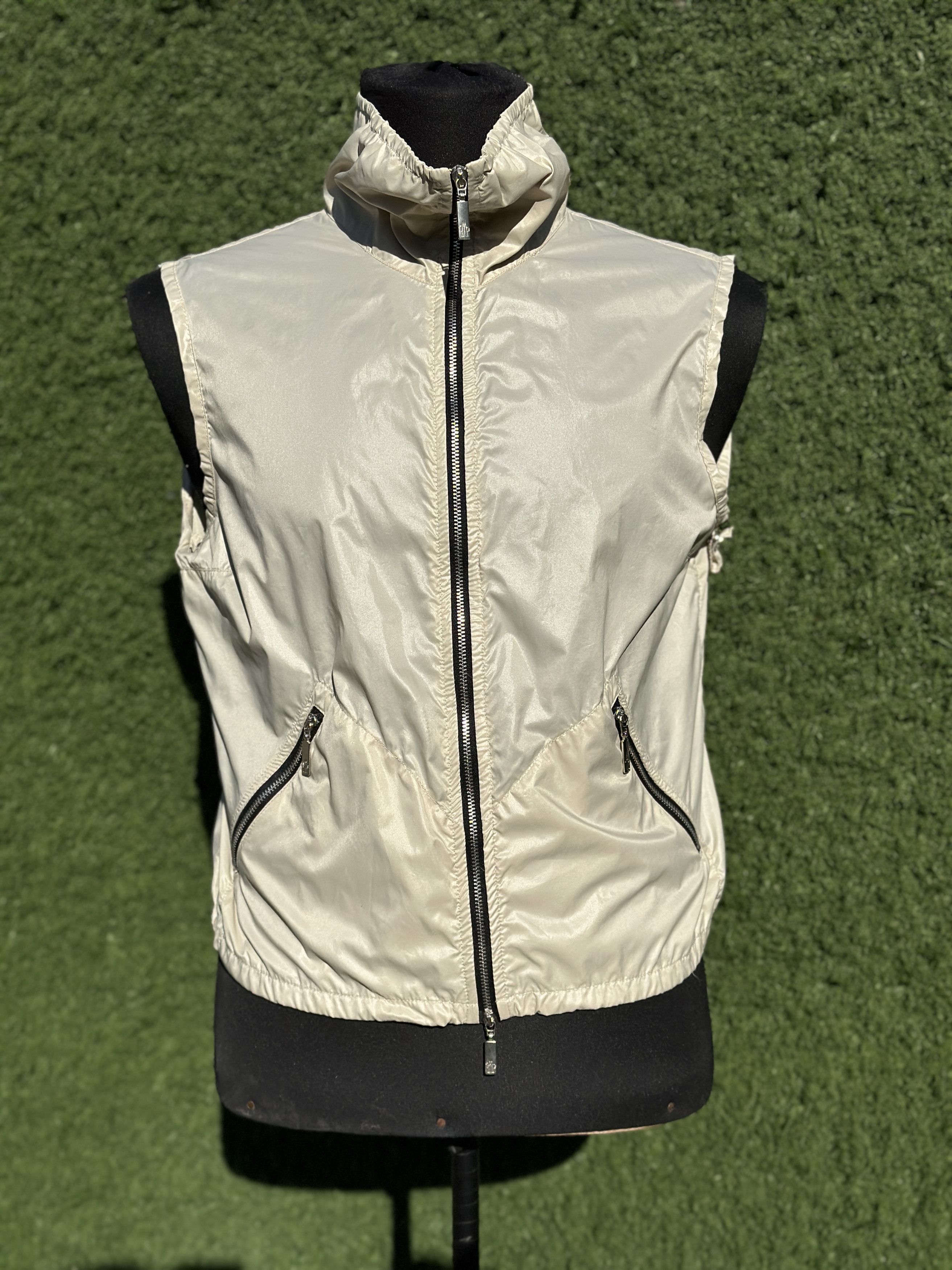Moncler Moncler Lightweight Nylon Vest Beige Technical Gilet Size 4 Size S / US 4 / IT 40 - 1 Thumbnail