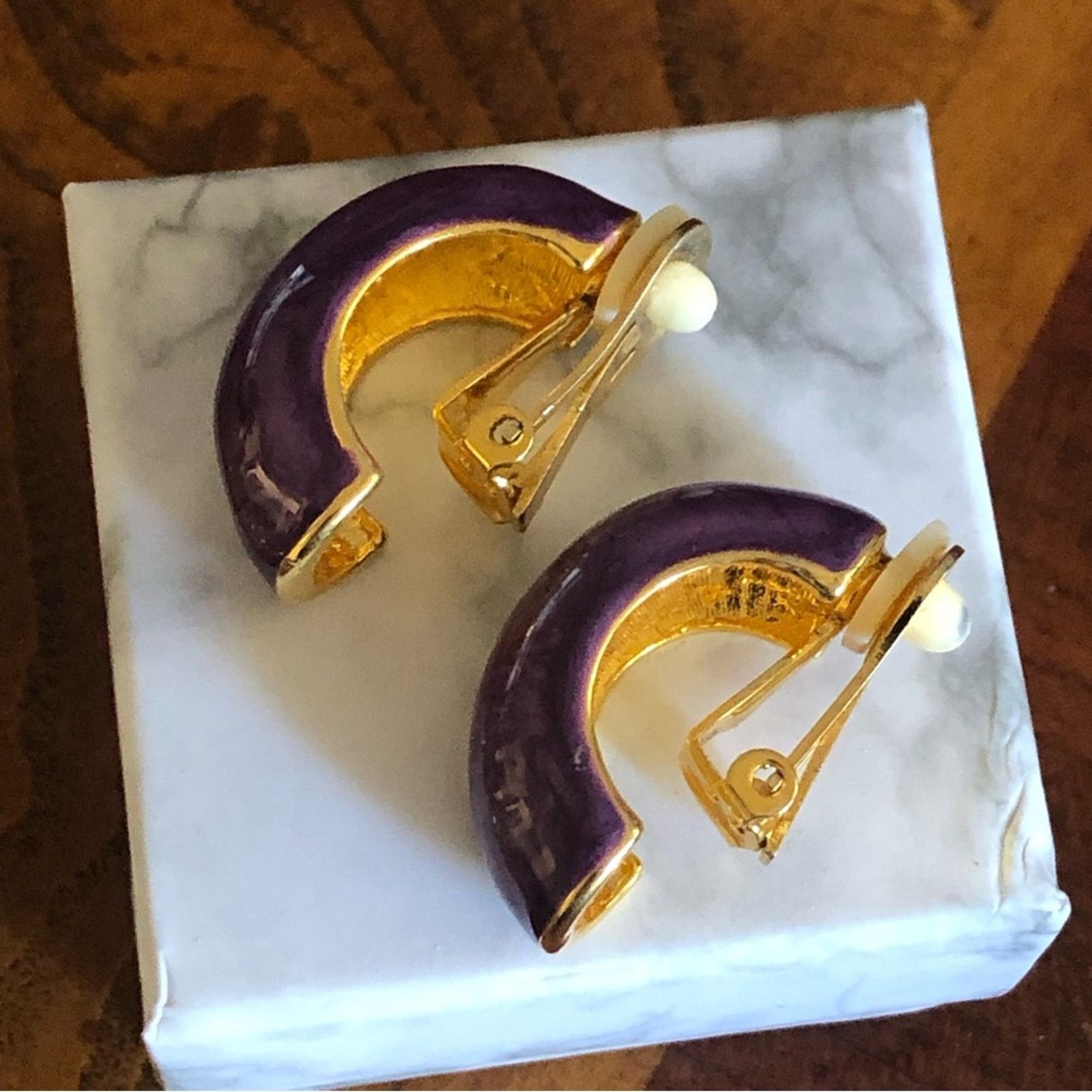 Vintage Vintage KOKO signed purple swirl enamel clip on earrings Size ONE SIZE - 6 Thumbnail