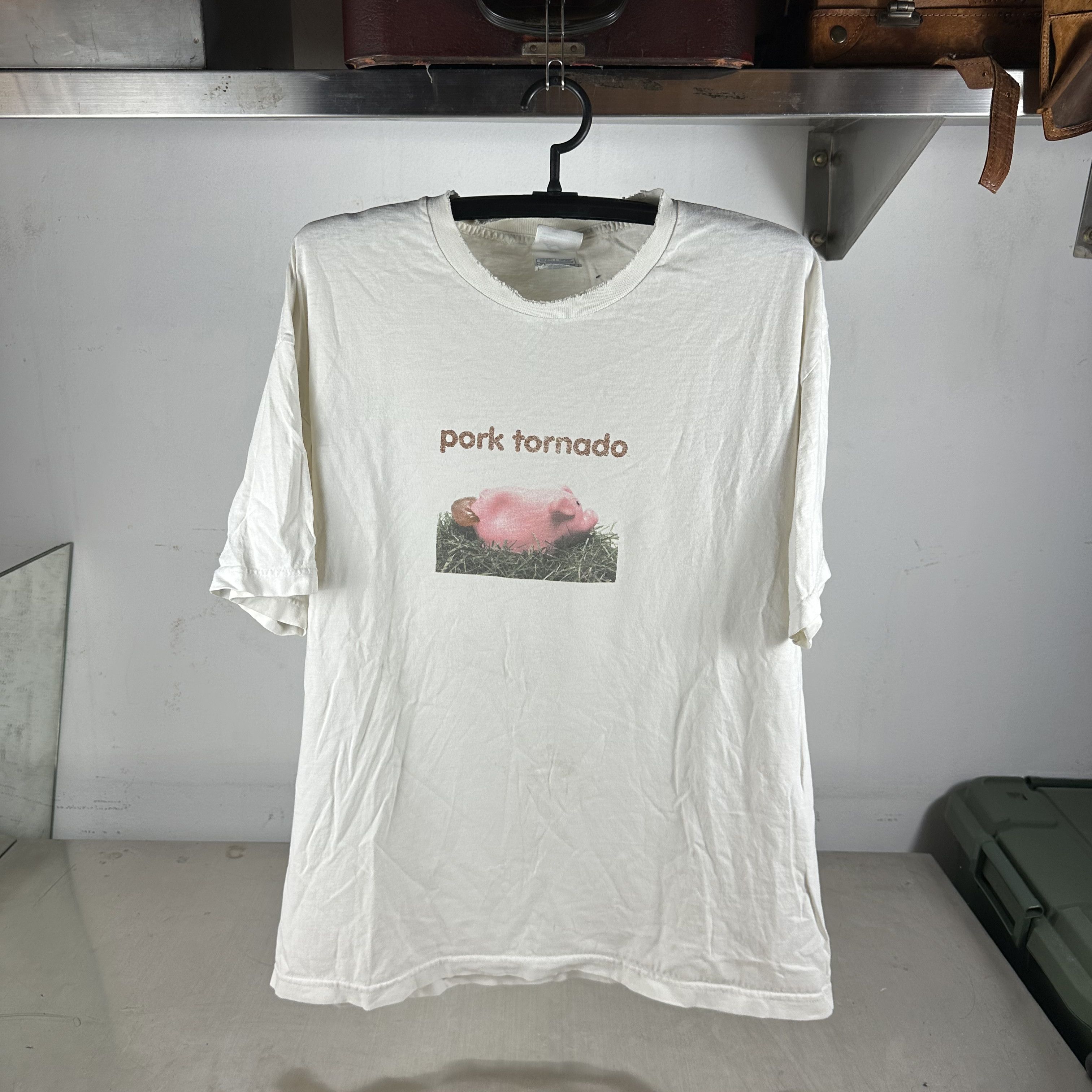 Vintage Vintage 2002 The Pork Tornadoes Pork Tour Band T-shirt Size US XL / EU 56 / 4 - 1 Thumbnail