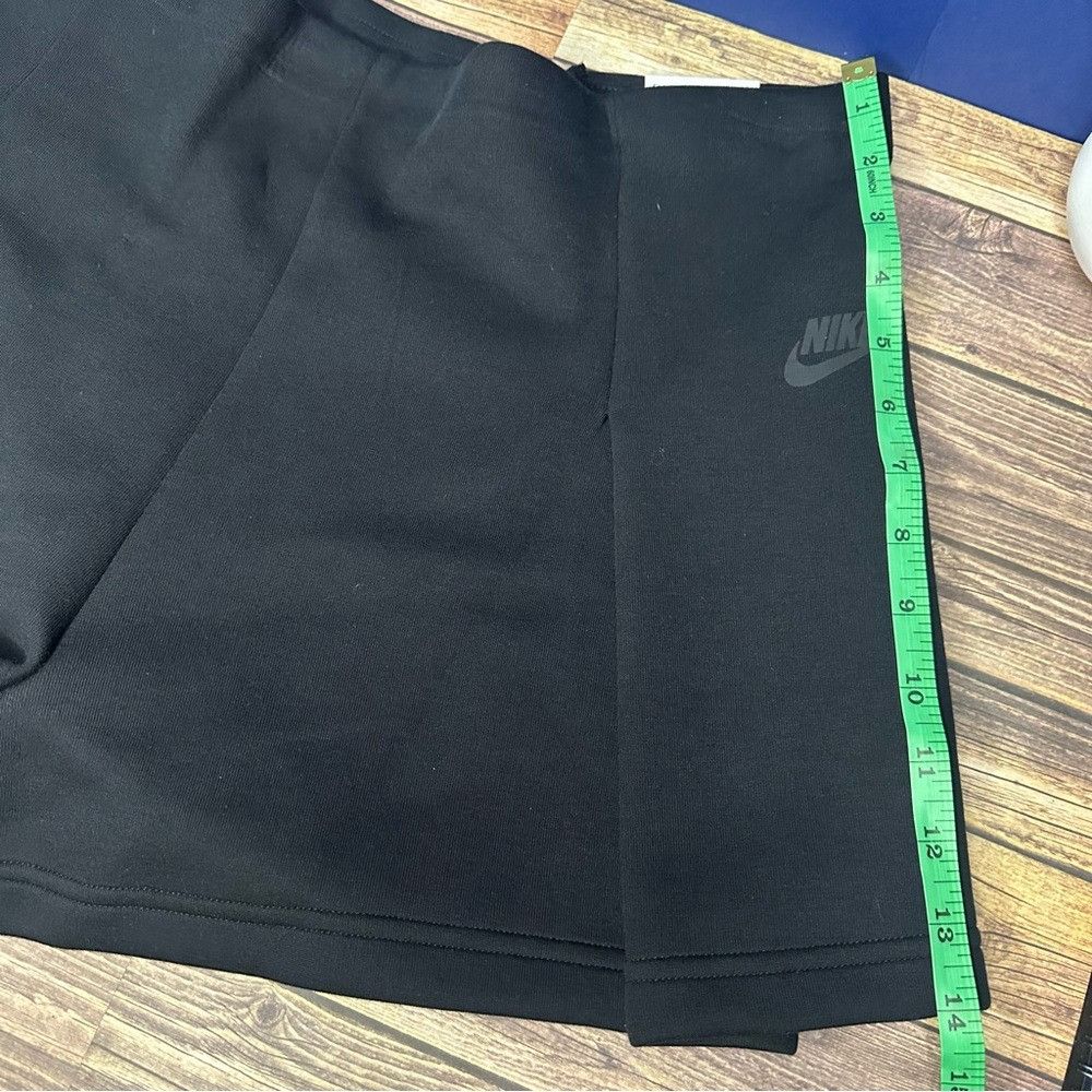 Nike Nike Women's Tech Fleece High Waisted 3” Pleated Shorts NWT Size 38" / US 16 / IT 52 - 7 Thumbnail