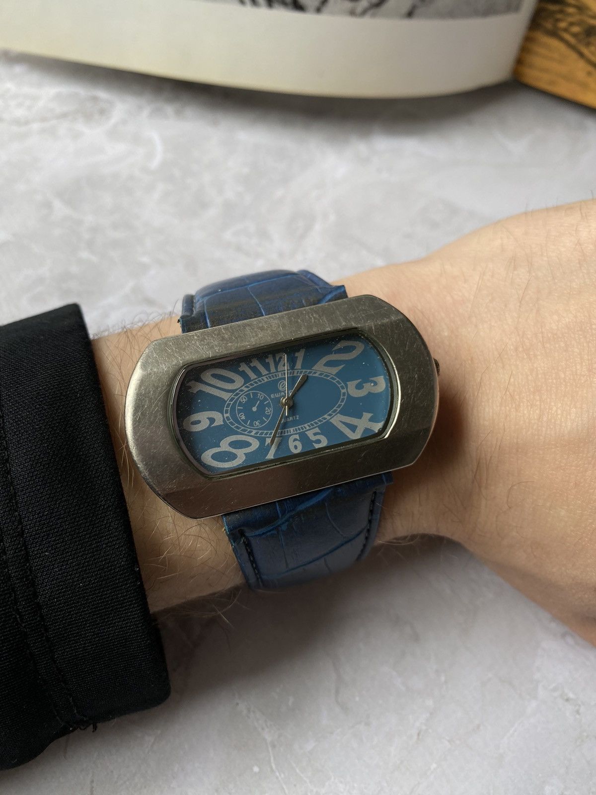 Japanese Brand × Jewelry × Vintage Elegant Oval Watch with Blue Strap - Stylish Timepiece Size ONE SIZE - 4 Thumbnail