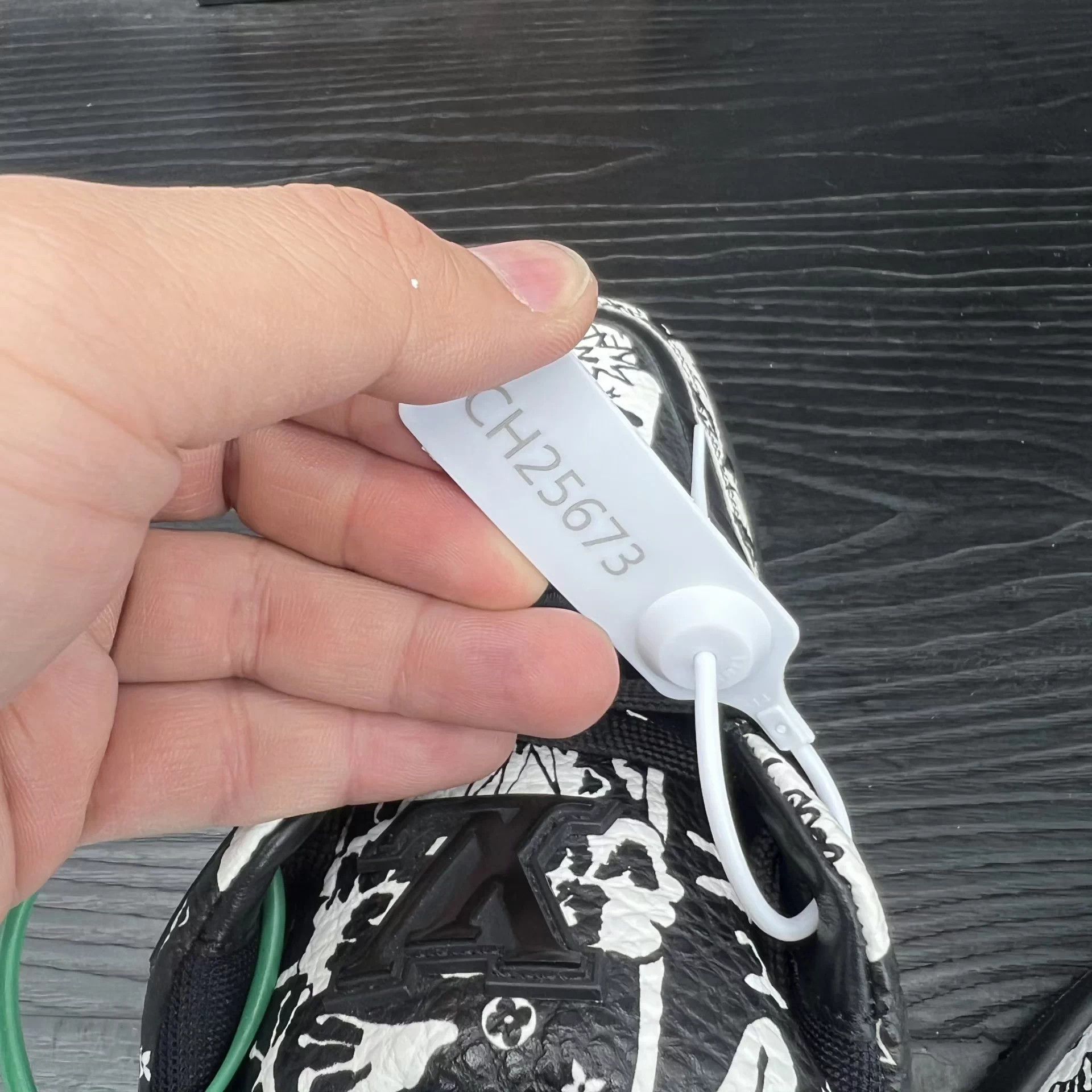 Louis Vuitton LV Trainer Black & White Graffiti 41 Size US 8 / EU 41 - 9 Thumbnail