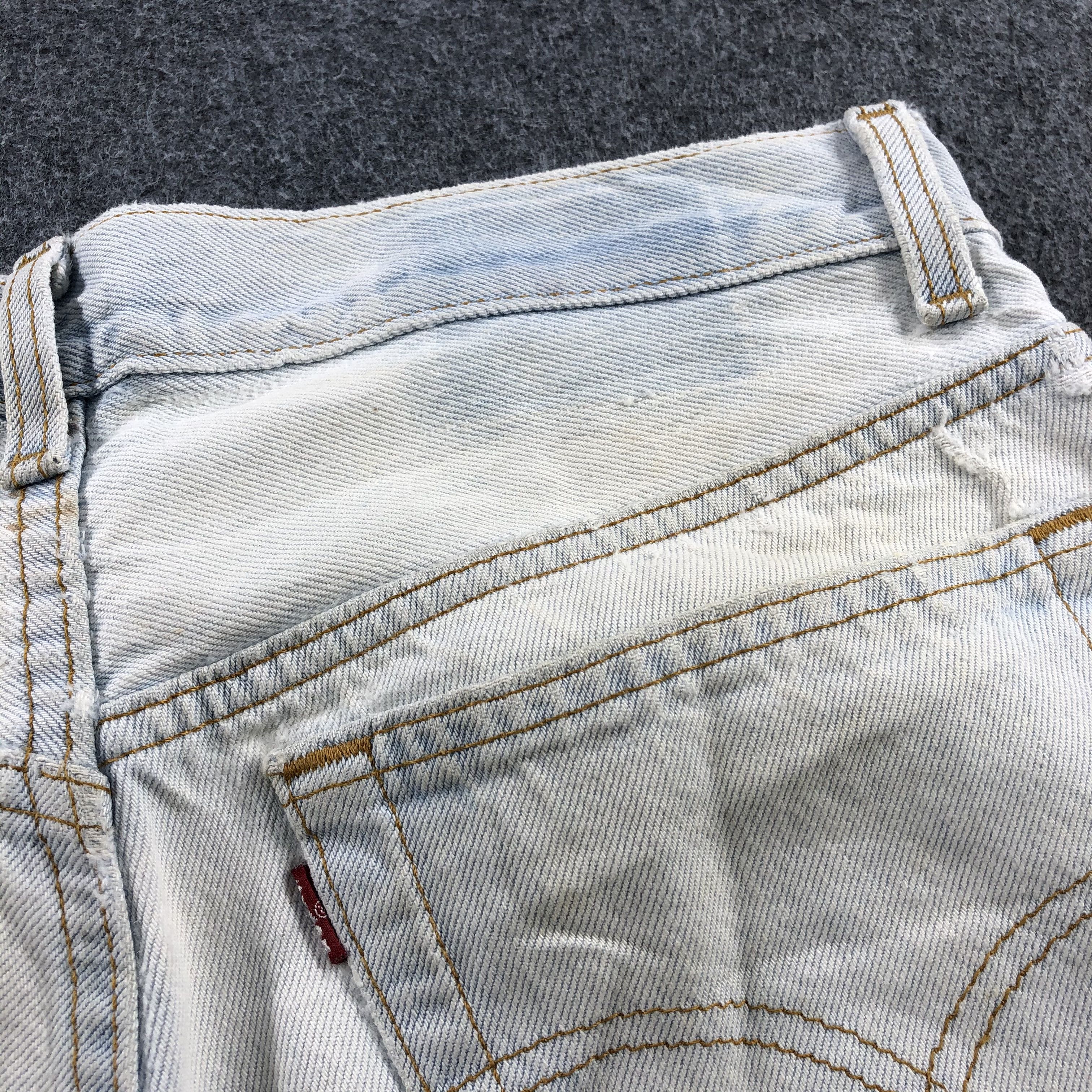 Levi's × Vintage Vintage 90s Light Wash Levis 501 Jeans-JM821 Size US 31 - 6 Thumbnail