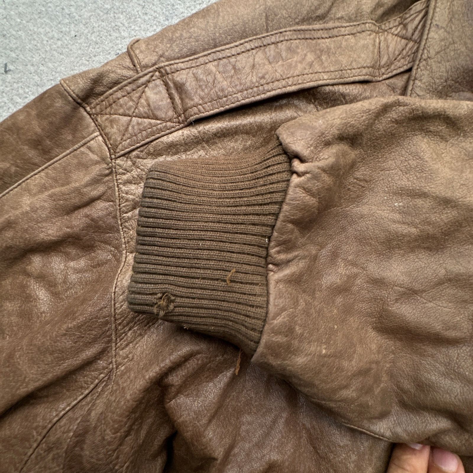 Roundtree & Yorke Vintage Roundtree & Yorke Bomber Leather Jacket XL Map Size US XL / EU 56 / 4 - 7 Thumbnail