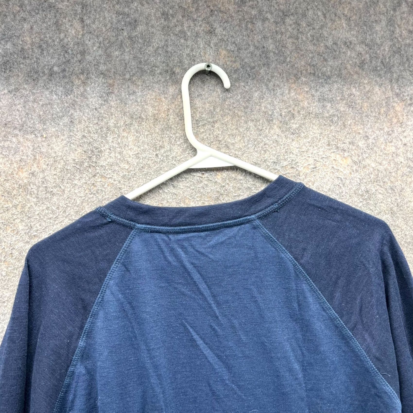 Eddie Bauer Eddie Bauer Shirt Mens Large Navy Blue Long Sleeve Crewneck Cotton Pullover Size US L / EU 52-54 / 3 - 3 Thumbnail