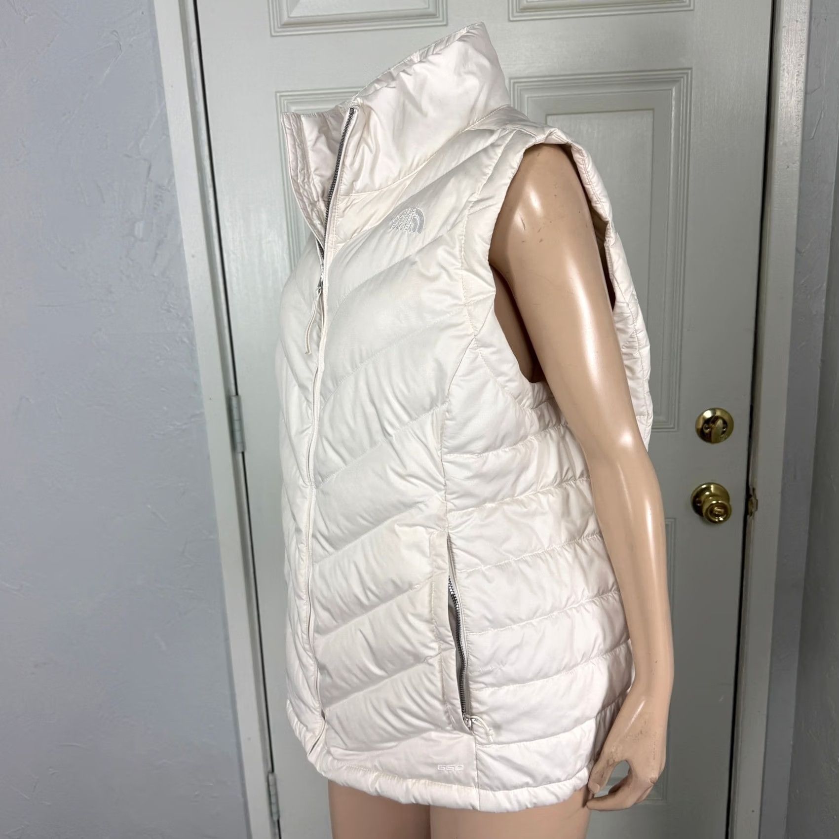 The North Face The North Face Down Quilted Women’s Jacket Vest XL Puffer Coat Full Zip 550 White Sleeveless Zip Mens? Wait correction. Size XL / US 12-14 / IT 48-50 - 3 Thumbnail