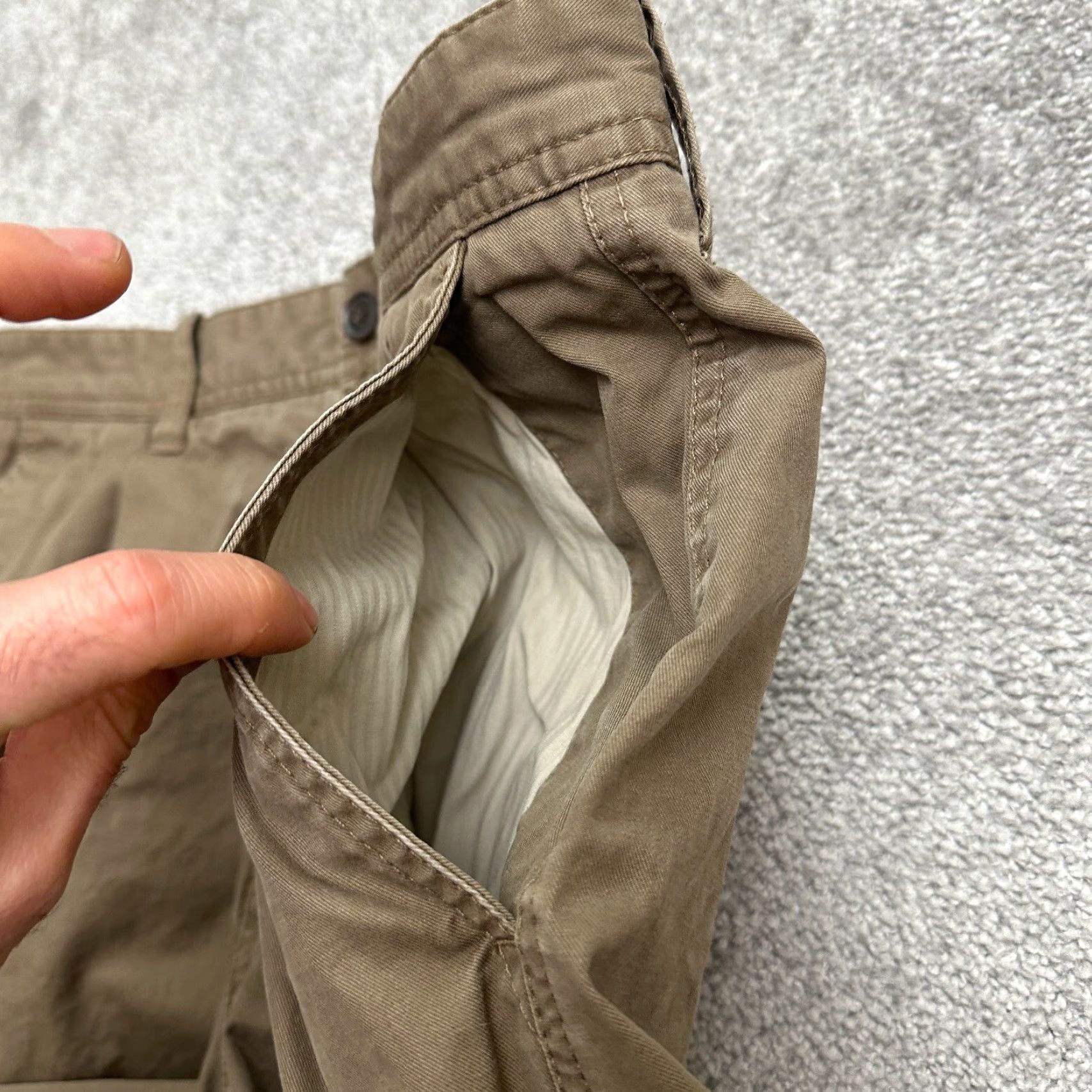 Eddie Bauer Eddie Bauer Chino Shorts Mens 35 Brown Pleated Front 100% Cotton Casual Outdoor Shirt Bag? Size US 35 - 3 Thumbnail