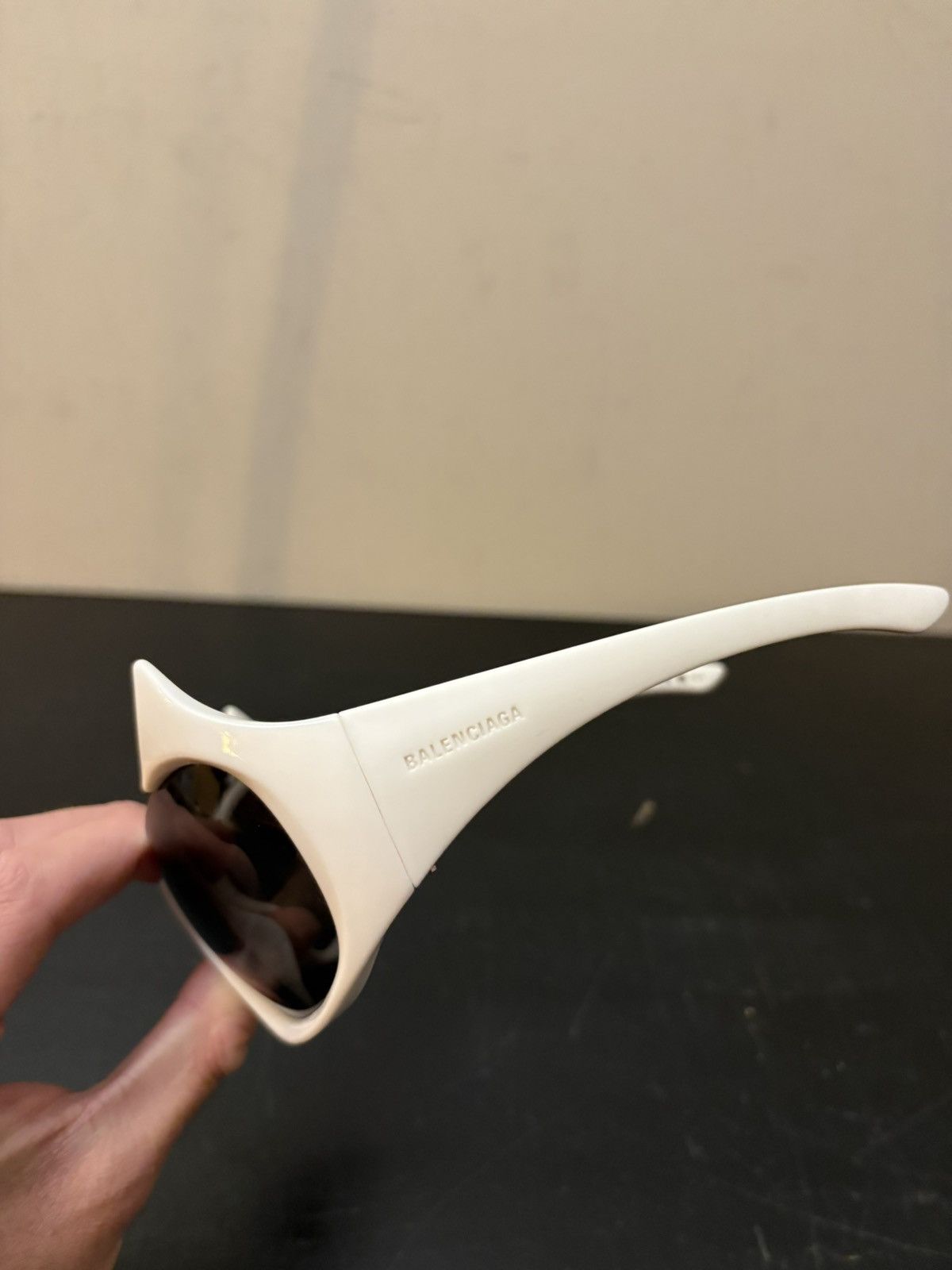 Balenciaga Balenciaga Gotham Cat Oversized Frame Sunglasses White Size ONE SIZE - 5 Thumbnail