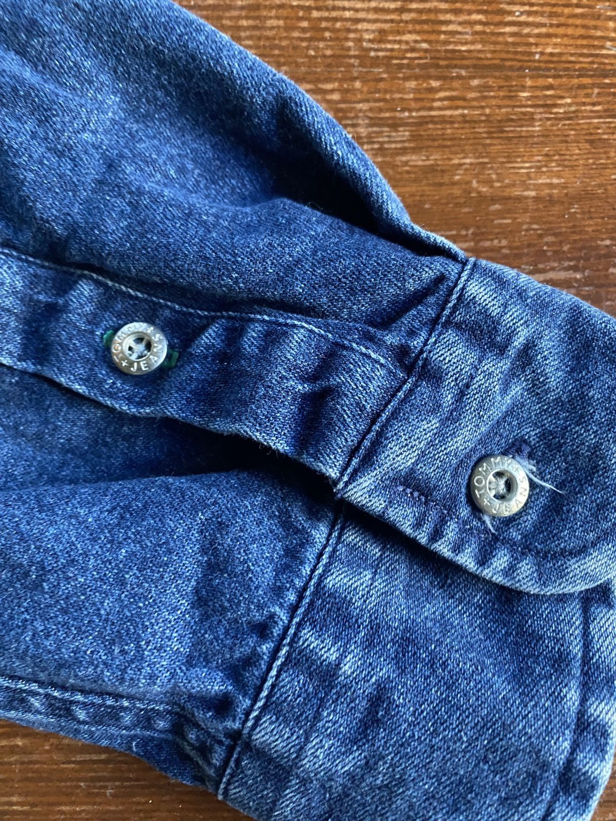 Tommy Hilfiger Vintage 90’s Tommy Hilfiger Jeans Long Sleeve Button Up Size US L / EU 52-54 / 3 - 19 Thumbnail