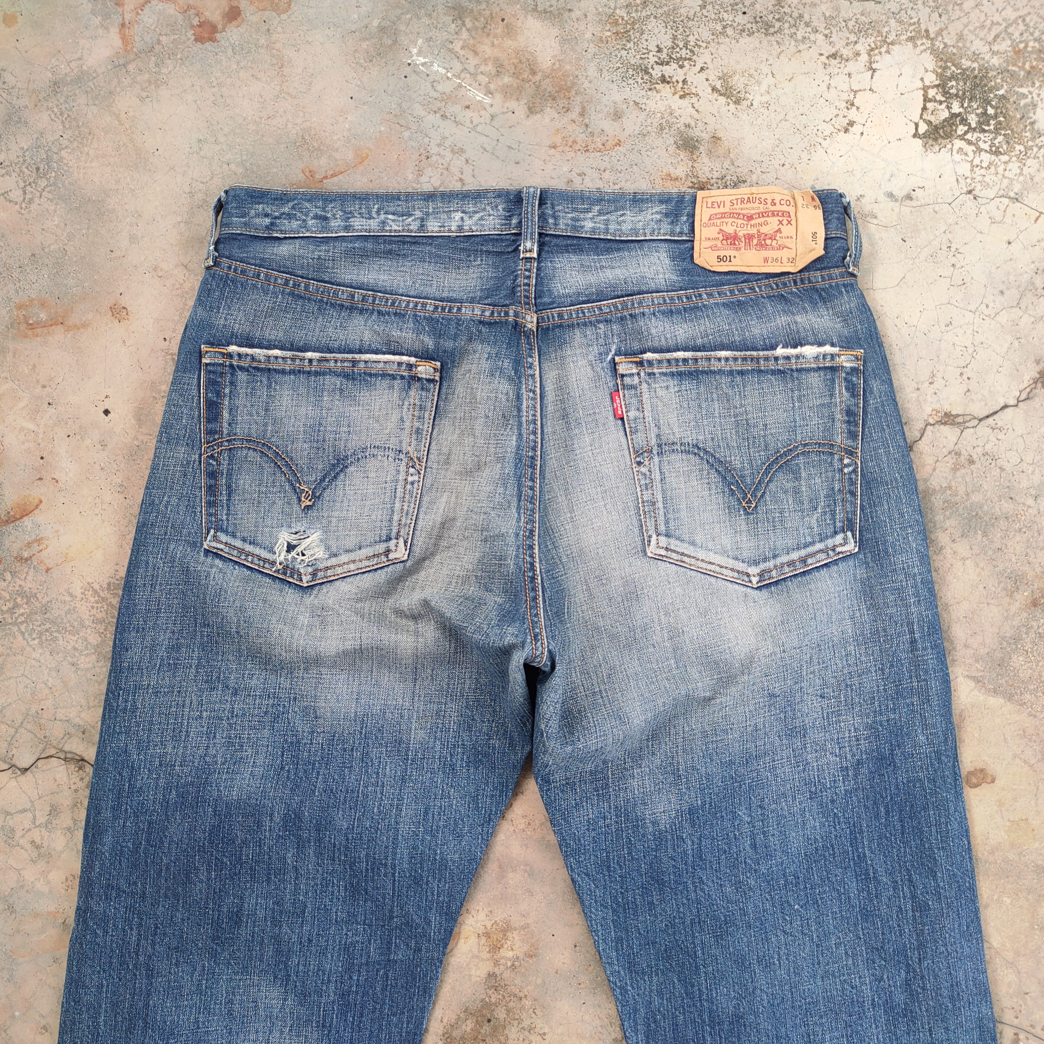 Levi's Vintage Clothing VINTAGE LEVI'S 501 FADED DISTRESSED JEAN DENIM PANTS Size US 37 - 10 Thumbnail