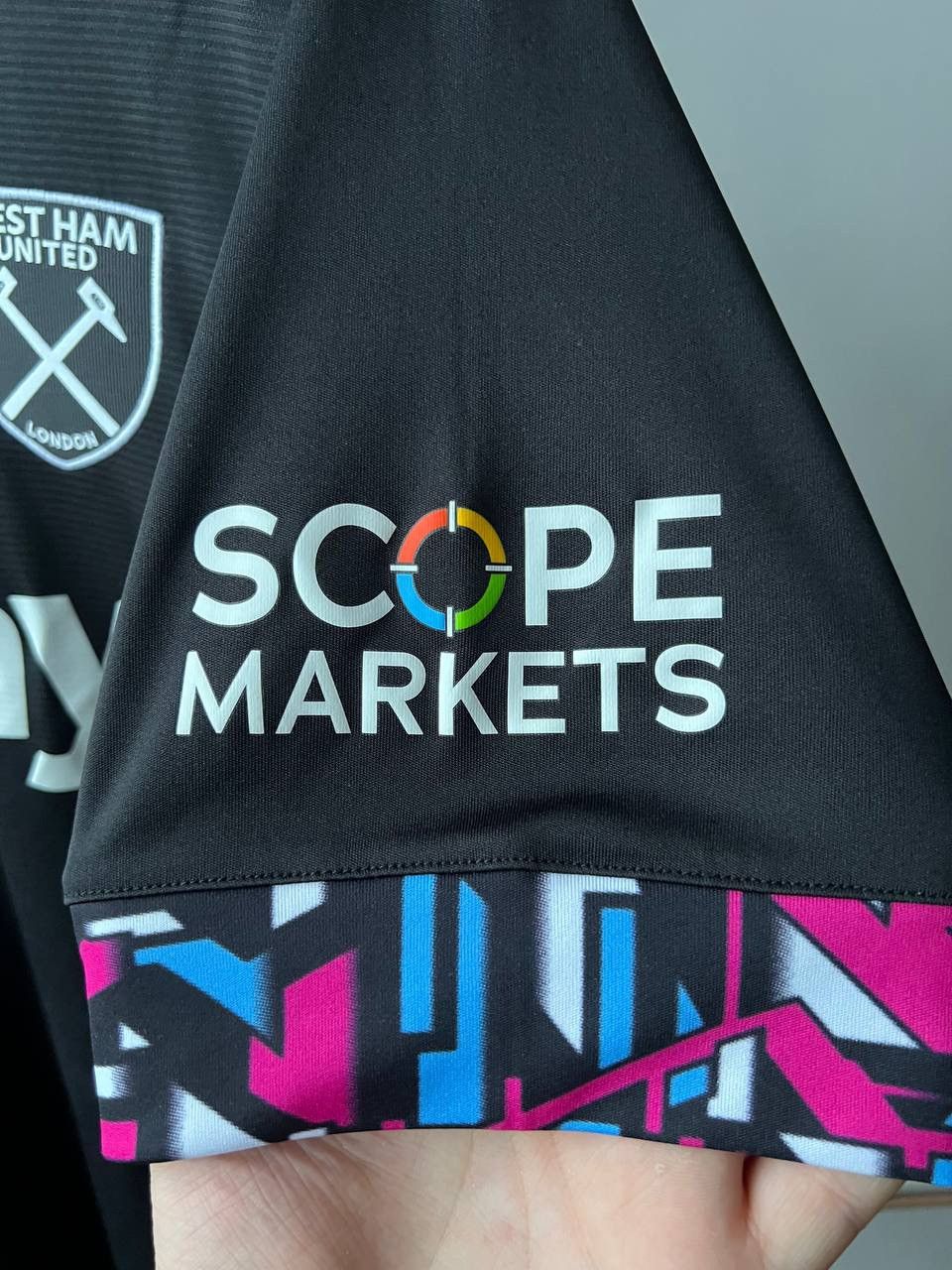 Umbro 2023 WEST HAM UNITED SPECIAL WINNERS SOCCER JERSEY SHIRT XL Size US XL / EU 56 / 4 - 7 Thumbnail