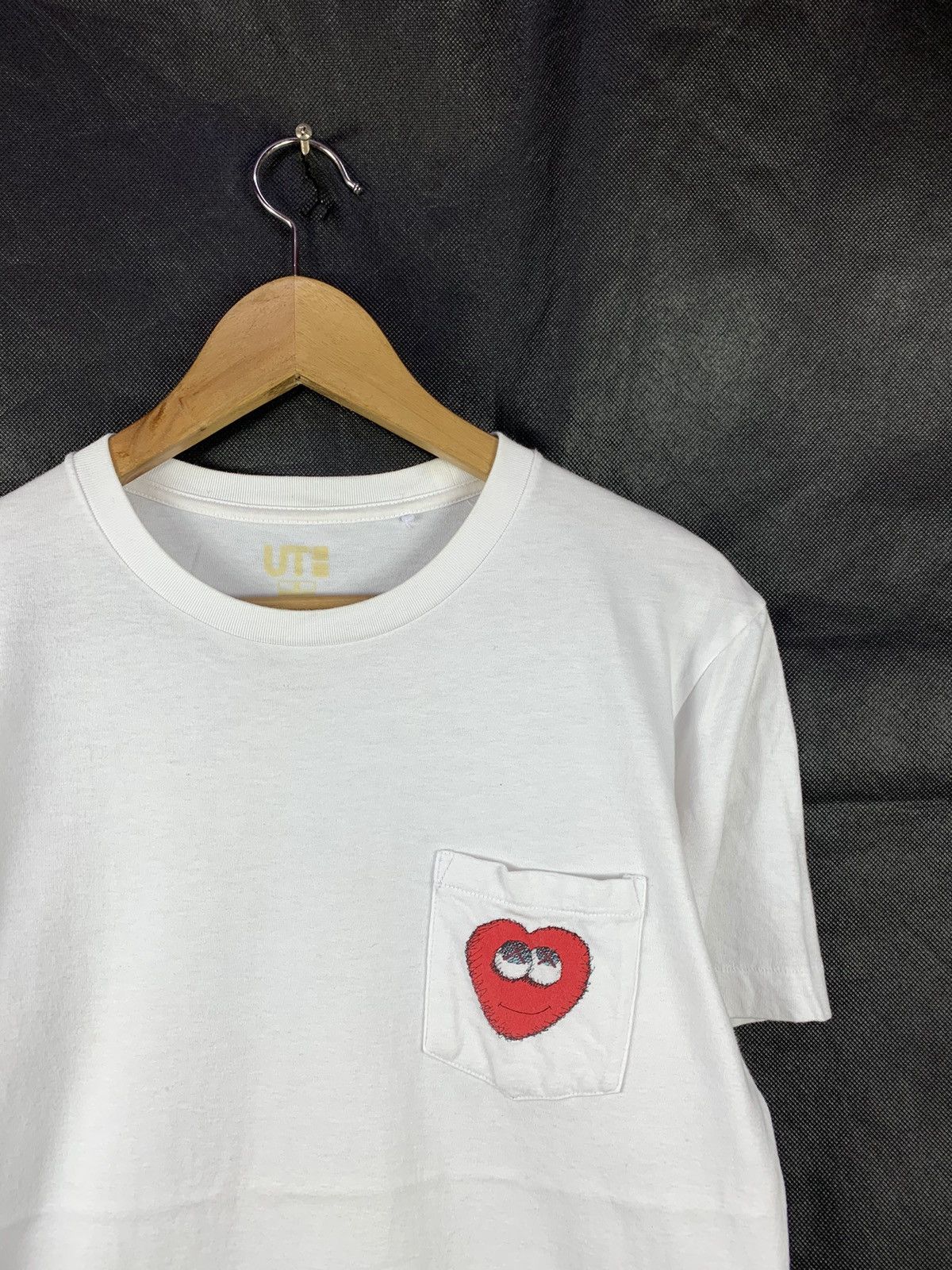 Uniqlo Steals! Kaws Uniqlo Pocket Tee Size US M / EU 48-50 / 2 - 2 Thumbnail