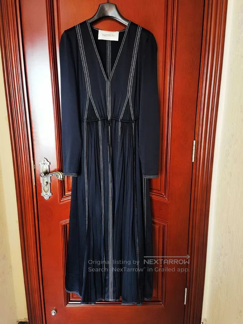 Valentino Valentino Main line dress Size M / US 6-8 / IT 42-44 - 1 Thumbnail