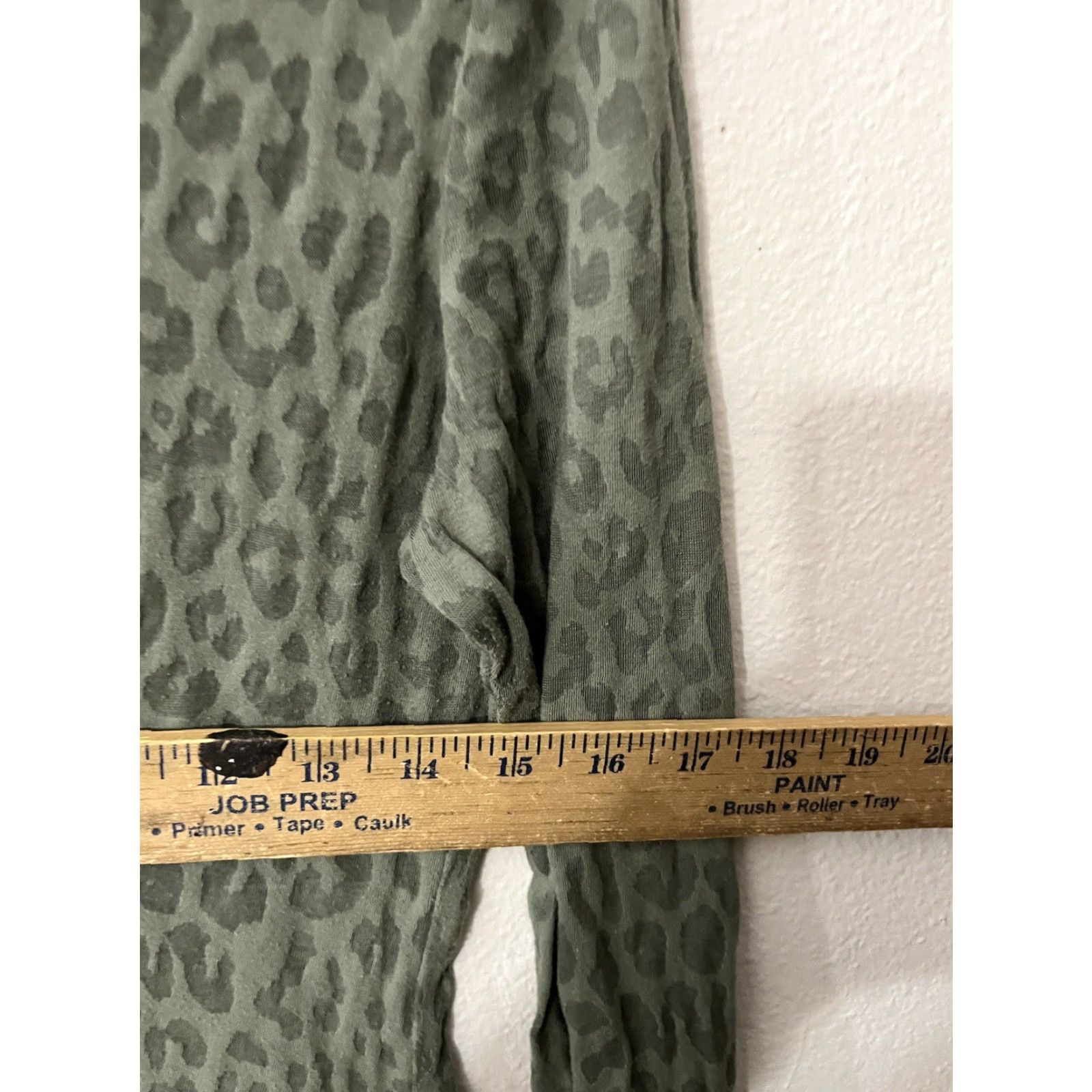 Express Express Women’s Green Animal Print Long Sleeve T-Shirt Sz S - Semi Sheer, Leopard Theme, Basic Style Size S / US 4 / IT 40 - 5 Thumbnail