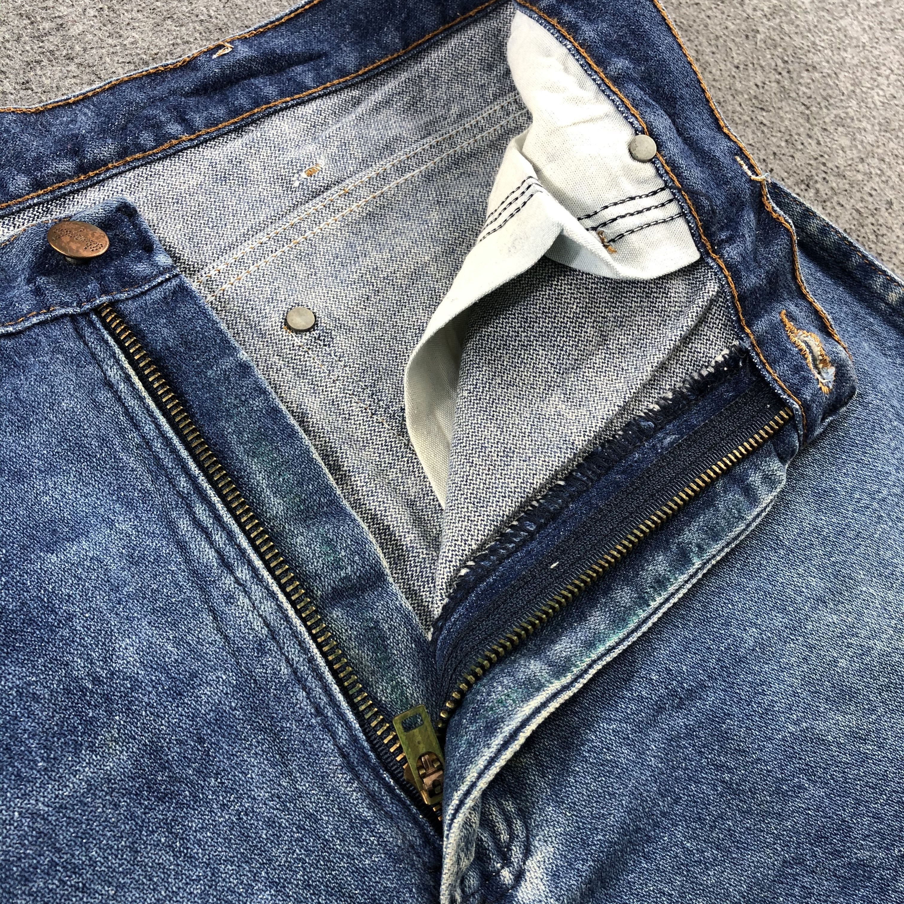 Vintage Vintage Blue Wash Wrangler Jeans-J2305 Size US 35 - 11 Thumbnail