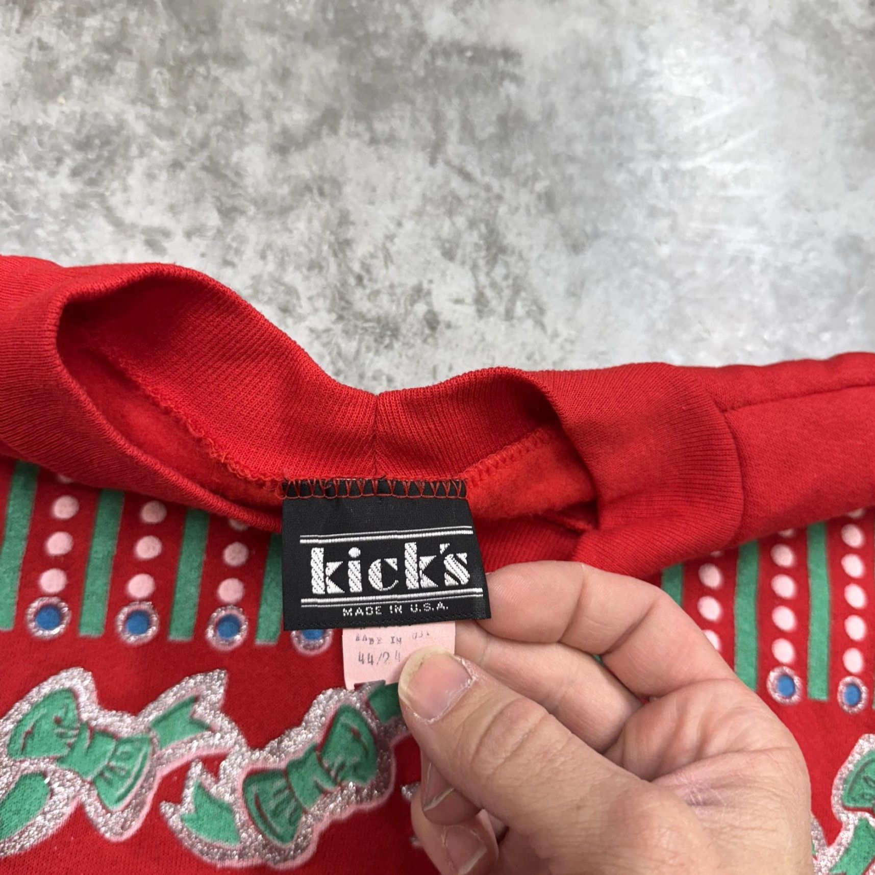 Vintage VINTAGE Kicks Sweatshirt Mens XL Red Christmas Elf Wreath Happy Holidays 80s Graphic Print Knit Crew Neck Pullover Sweater Size US XL / EU 56 / 4 - 4 Thumbnail