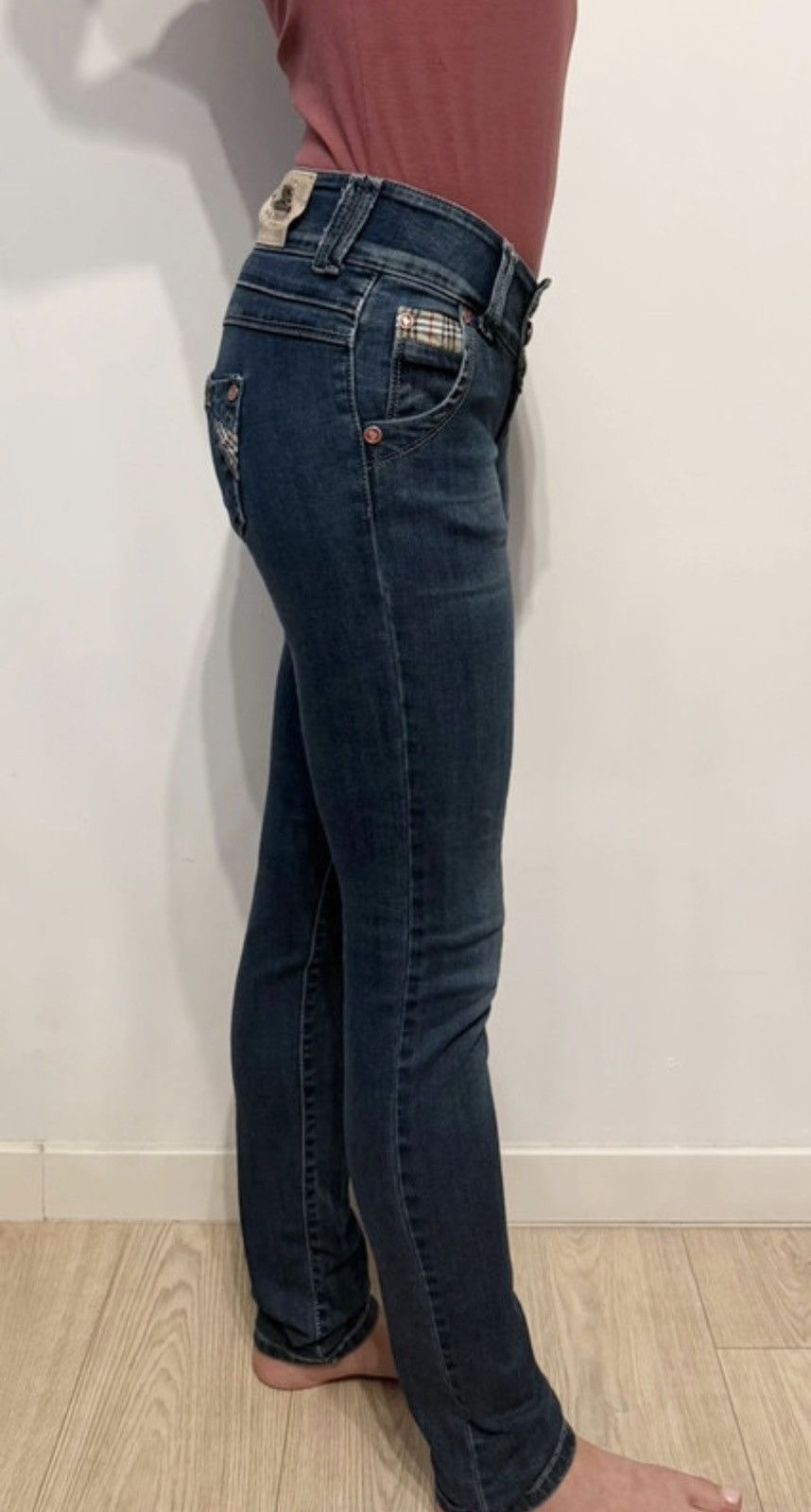 Burberry Burberry women's skinny jeans Y2K 2000s vintage Italy M/31 Size 27" / US 4 / IT 40 - 1 Thumbnail