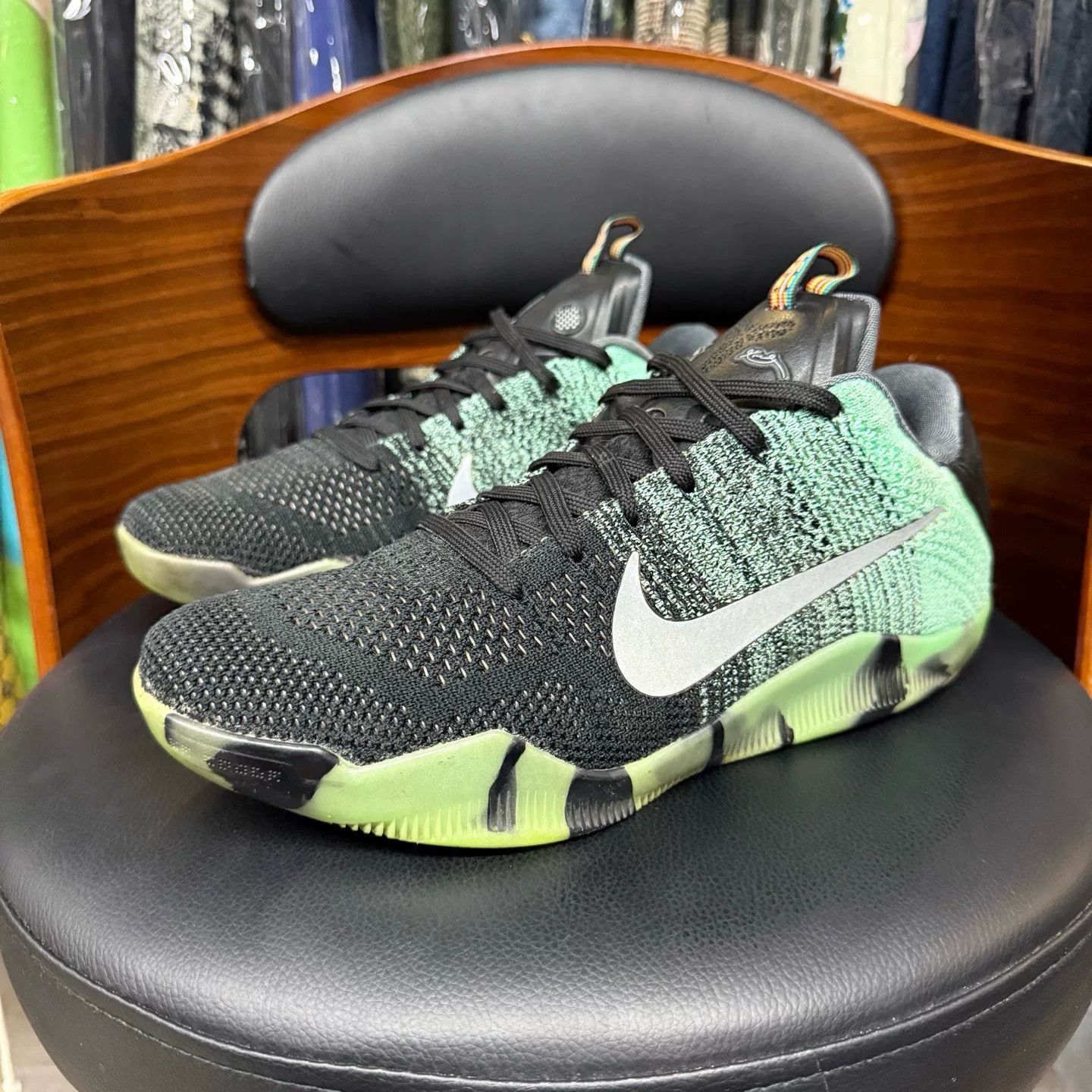 Nike Nike KOBE11 Lowtop Sneakers 42.5 Men Size US 9.5 / EU 42-43 - 1 Thumbnail