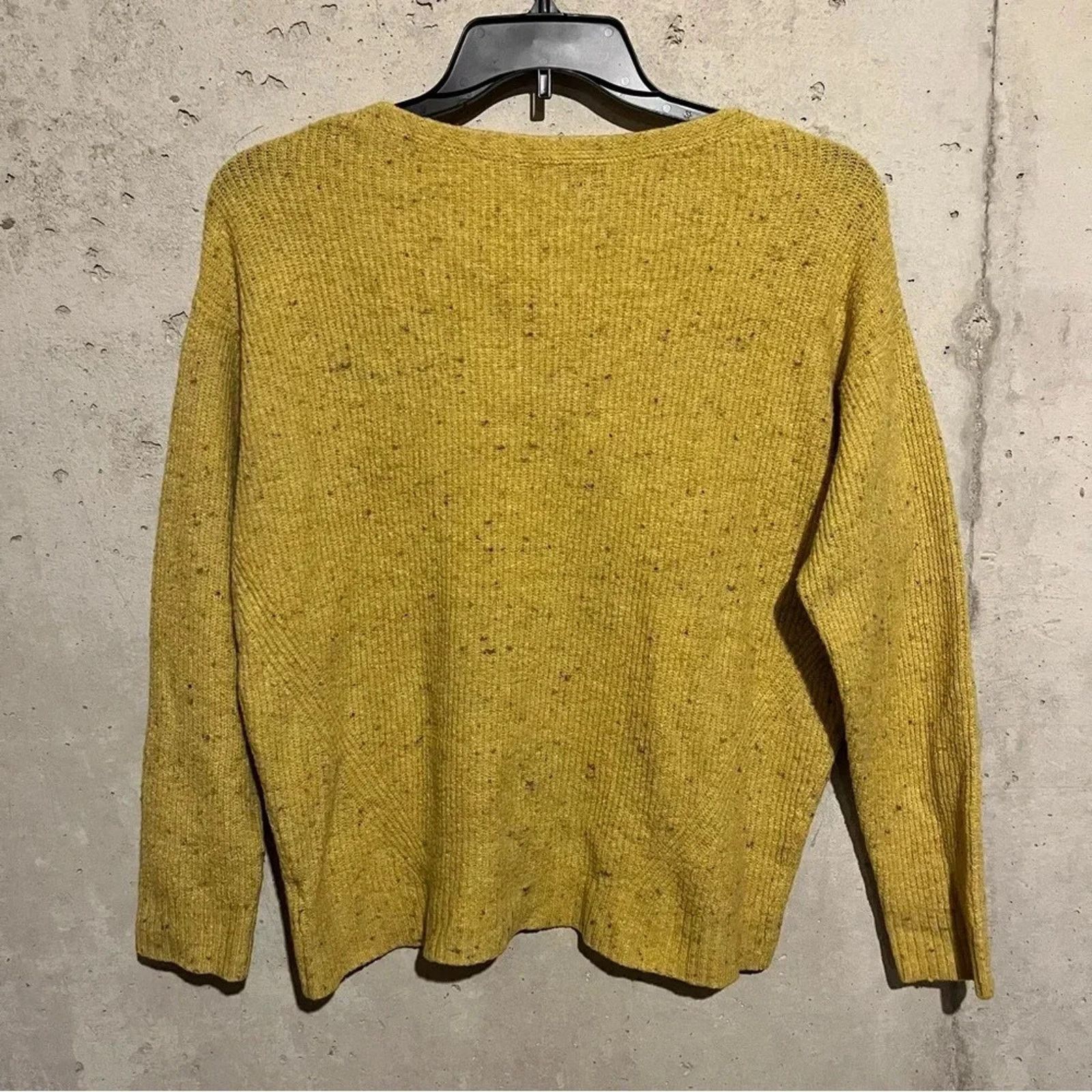 Old Navy Old Navy Sweater Women Size L V Neck Soft Fuzzy Pullover Size L / US 10 / IT 46 - 5 Thumbnail