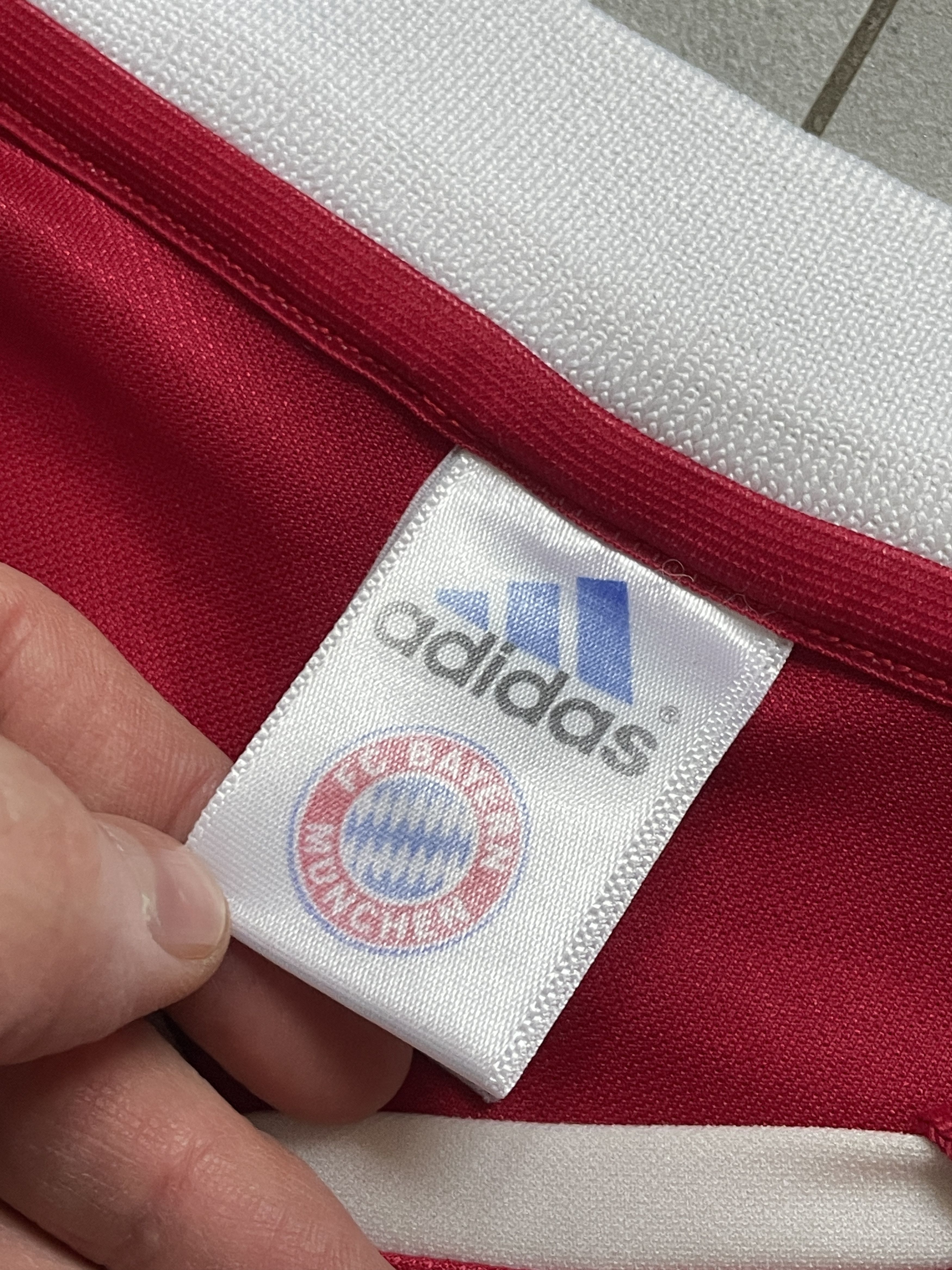 Adidas VINTAGE ADIDAS BAYERN MUNCHEN 2005 BLOKE SOCCER JERSEY Size US L / EU 52-54 / 3 - 5 Thumbnail