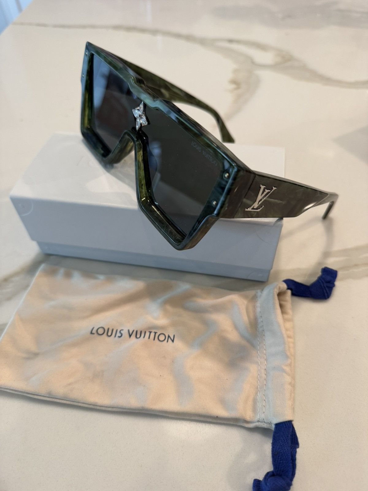 Louis Vuitton Louis vuitton cyclone!! Size ONE SIZE - 5 Thumbnail