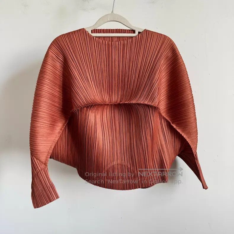 Issey Miyake Issey Miyake size:one size Red Long-Sleeve Top Size XXS / US 00 / IT 34 - 1 Thumbnail