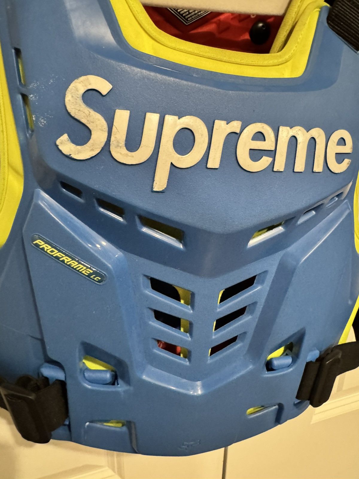 Fox Racing × Supreme Supreme X Fox Racing Proframe Roost Deflector Vest Box Logo Size ONE SIZE - 4 Thumbnail