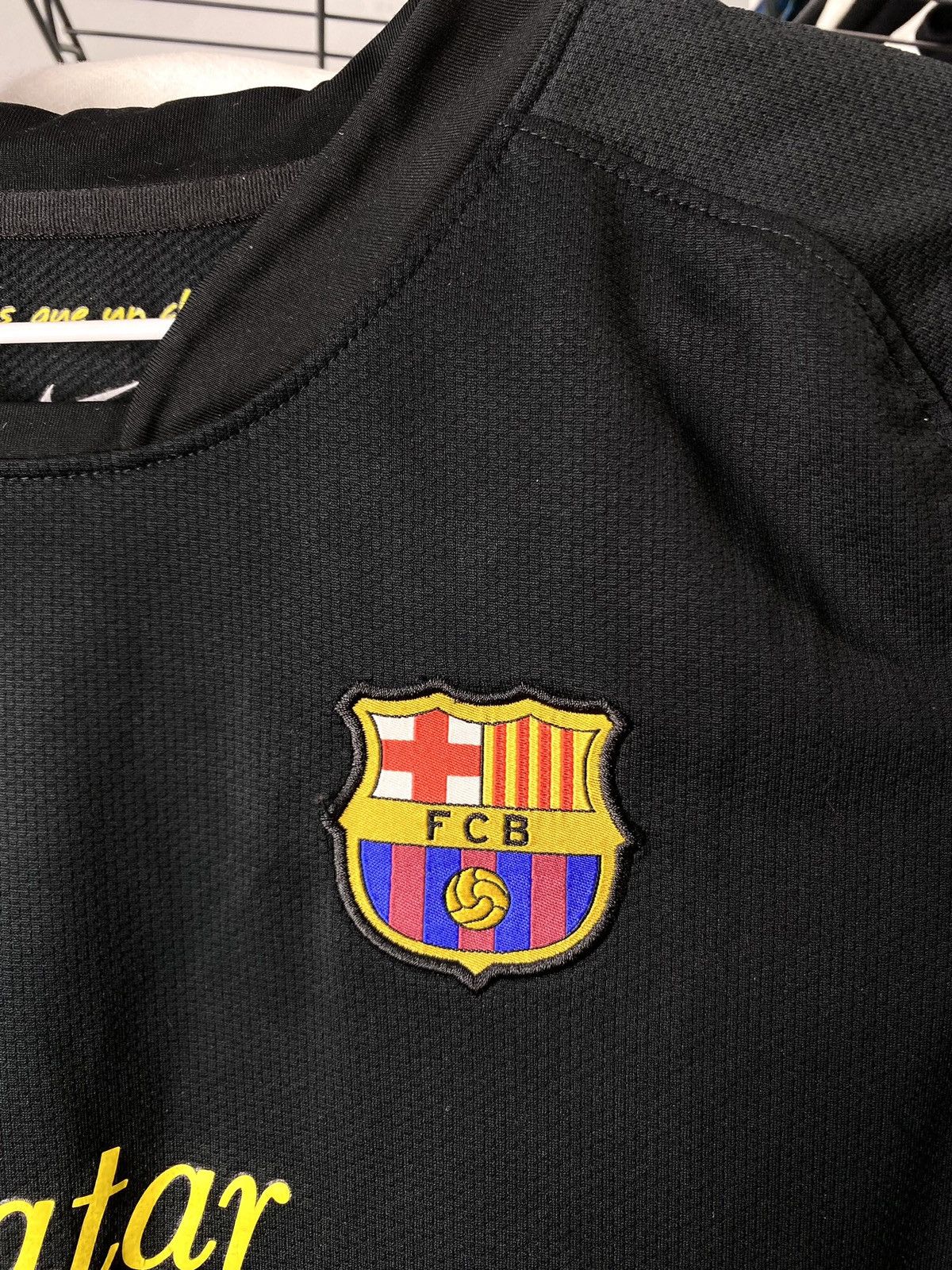 Nike Vintage Nike Barcelona Laurent Soccer Jersey T Shirt Size US S / EU 44-46 / 1 - 4 Thumbnail