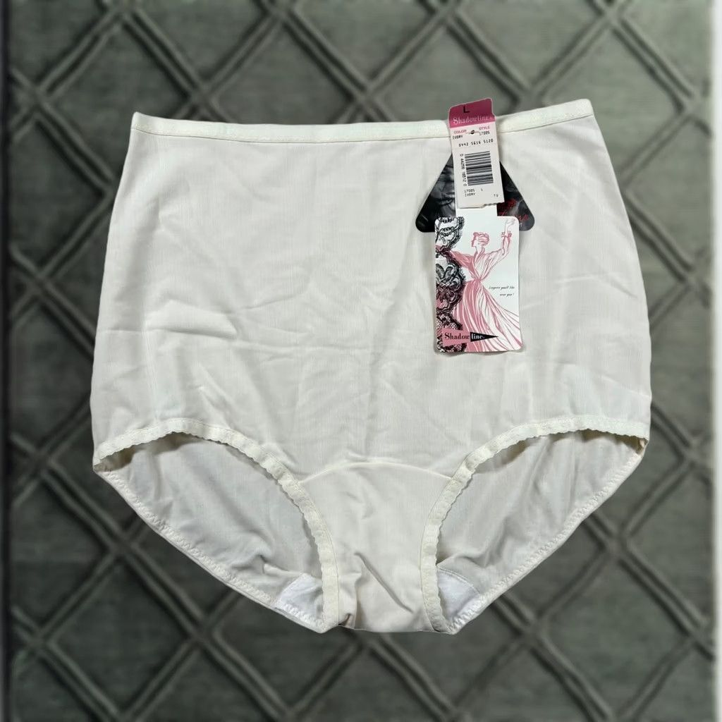 Vintage VINTAGE Shadowline Lingerie Womens L Nylon Lycra Ultralight Granny Panty 70s 80s Ivory Size 36" / US 14 / IT 50 - 1 Thumbnail