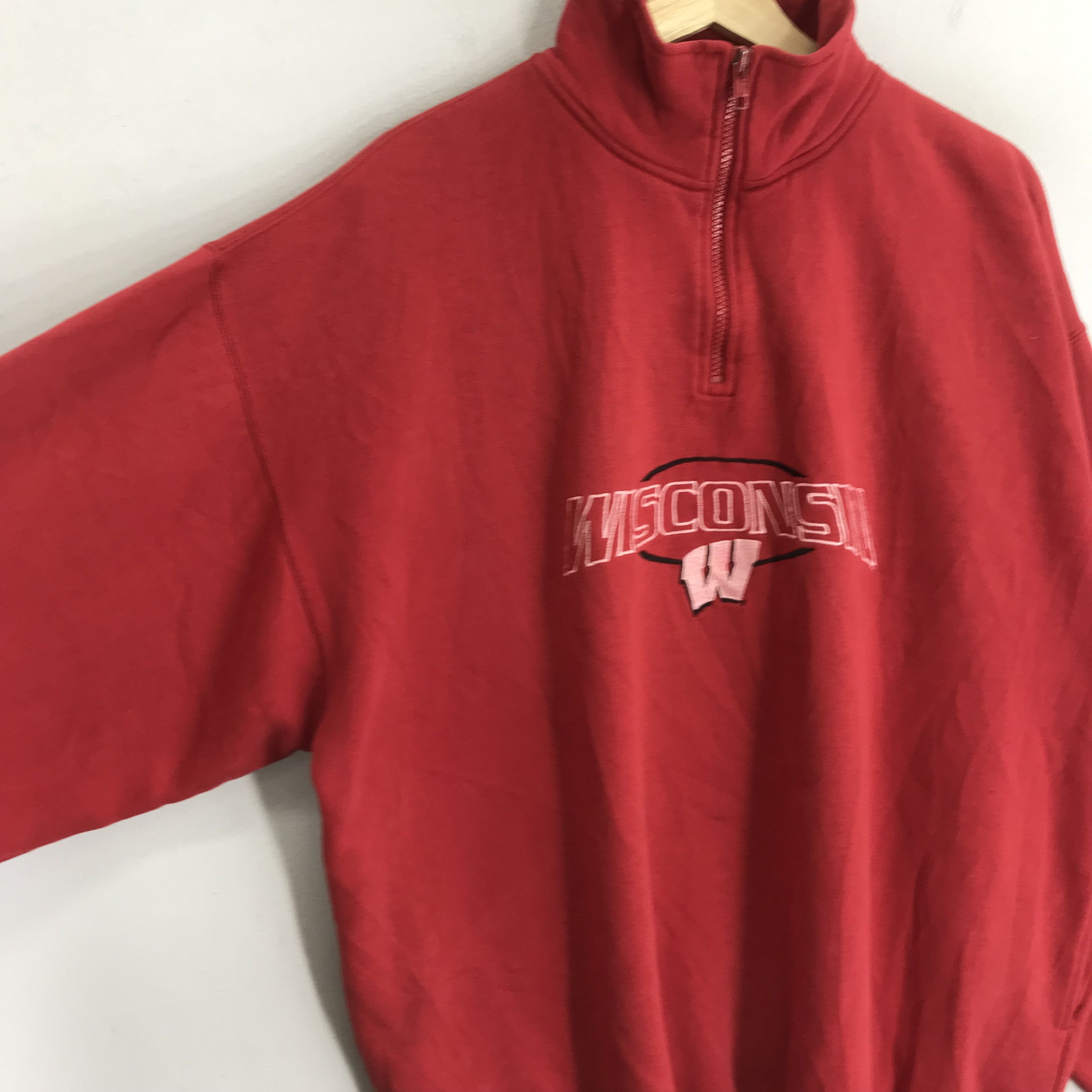 Vintage Vintage 90's Wisconsin Sweatshirt Red Xlarge - 305 Size US XL / EU 56 / 4 - 4 Thumbnail