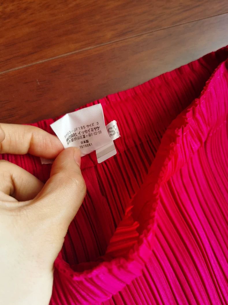 Issey Miyake Issey Miyake size:3 Red fashionable pleated casual straigh Size 22" - 2 Thumbnail