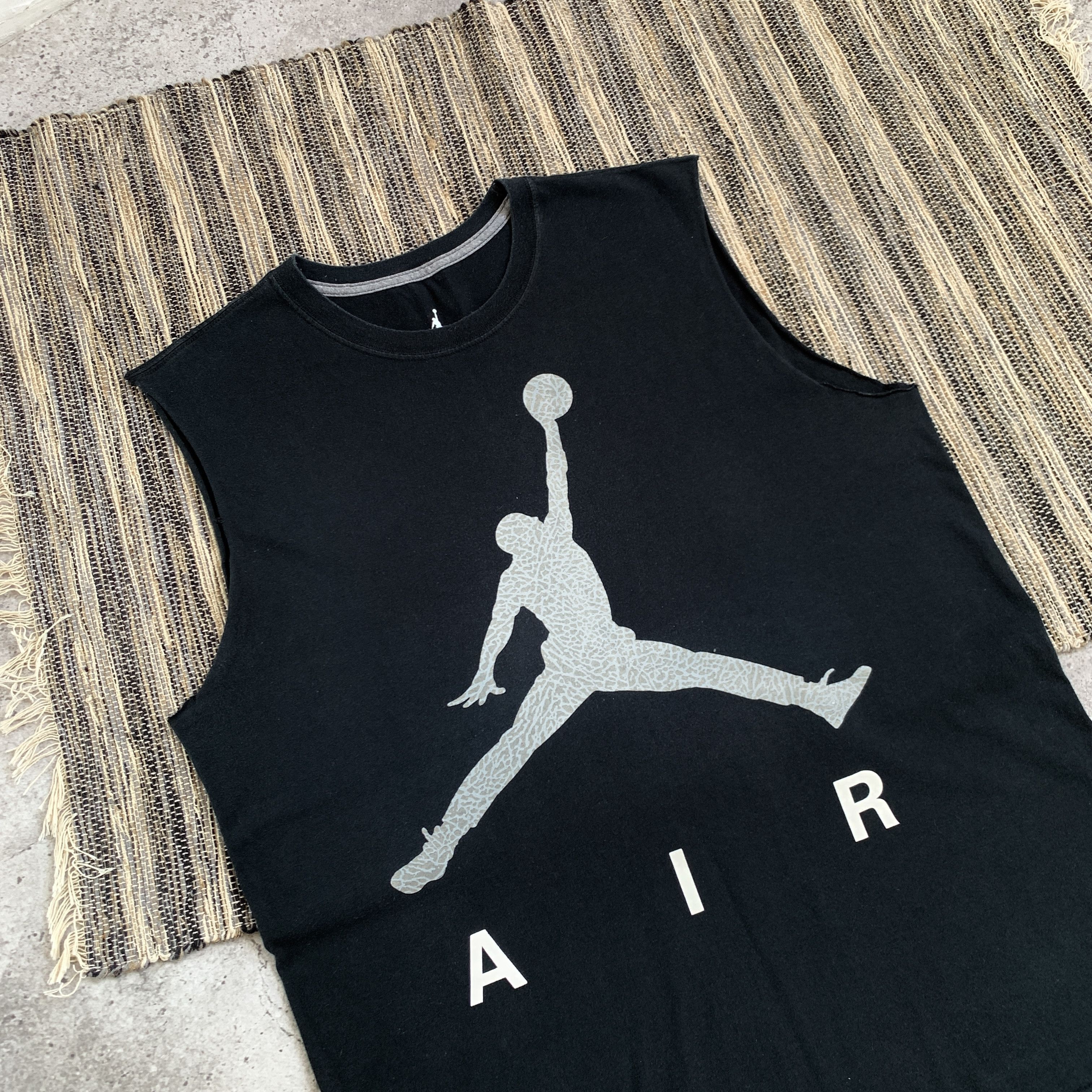 Jordan Brand Vintage Nike Air Jordan Black 90s Graphic Tank Top Tee Shirt Size US L / EU 52-54 / 3 - 4 Thumbnail