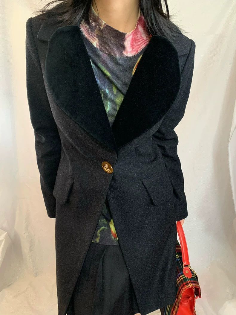 Vivienne Westwood Vivienne Westwood Love wears a black wool velvet overcoat Size XS / US 0-2 / IT 36-38 - 1 Thumbnail