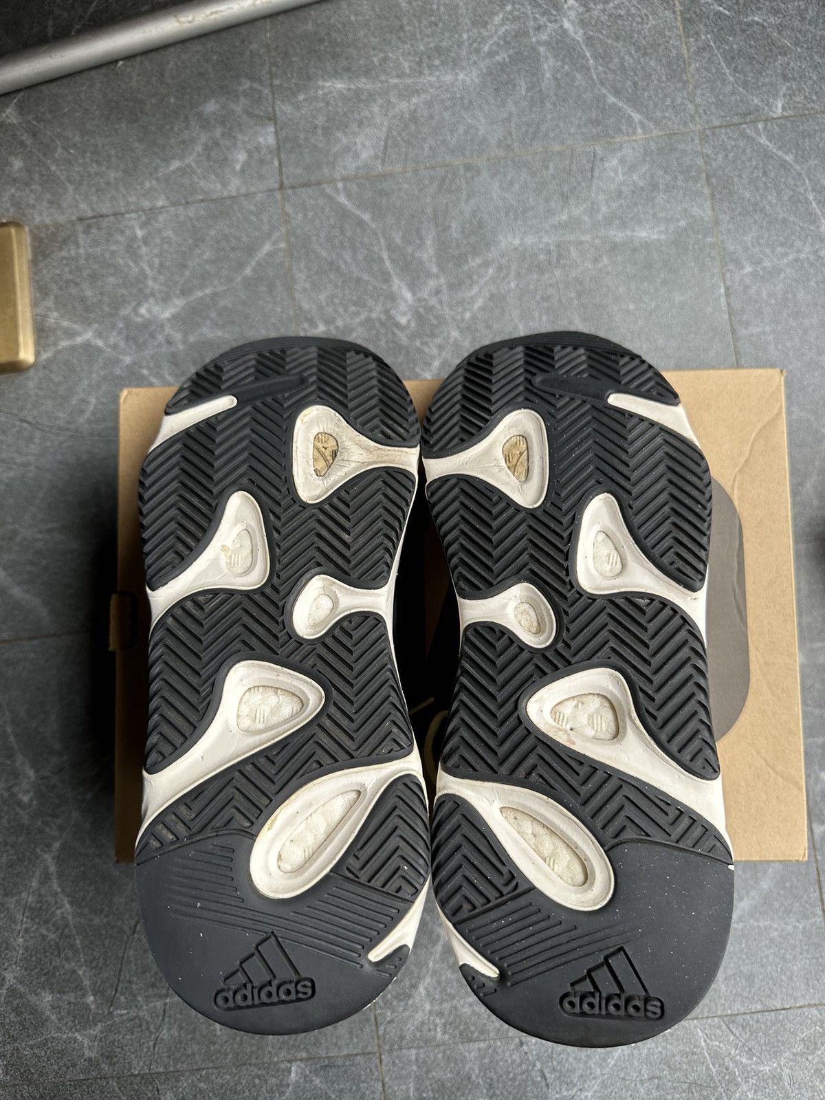 adidas gazelle silver green womens Adidas Yeezy 700 Boost Wave Runner (2017/2023) main image 0