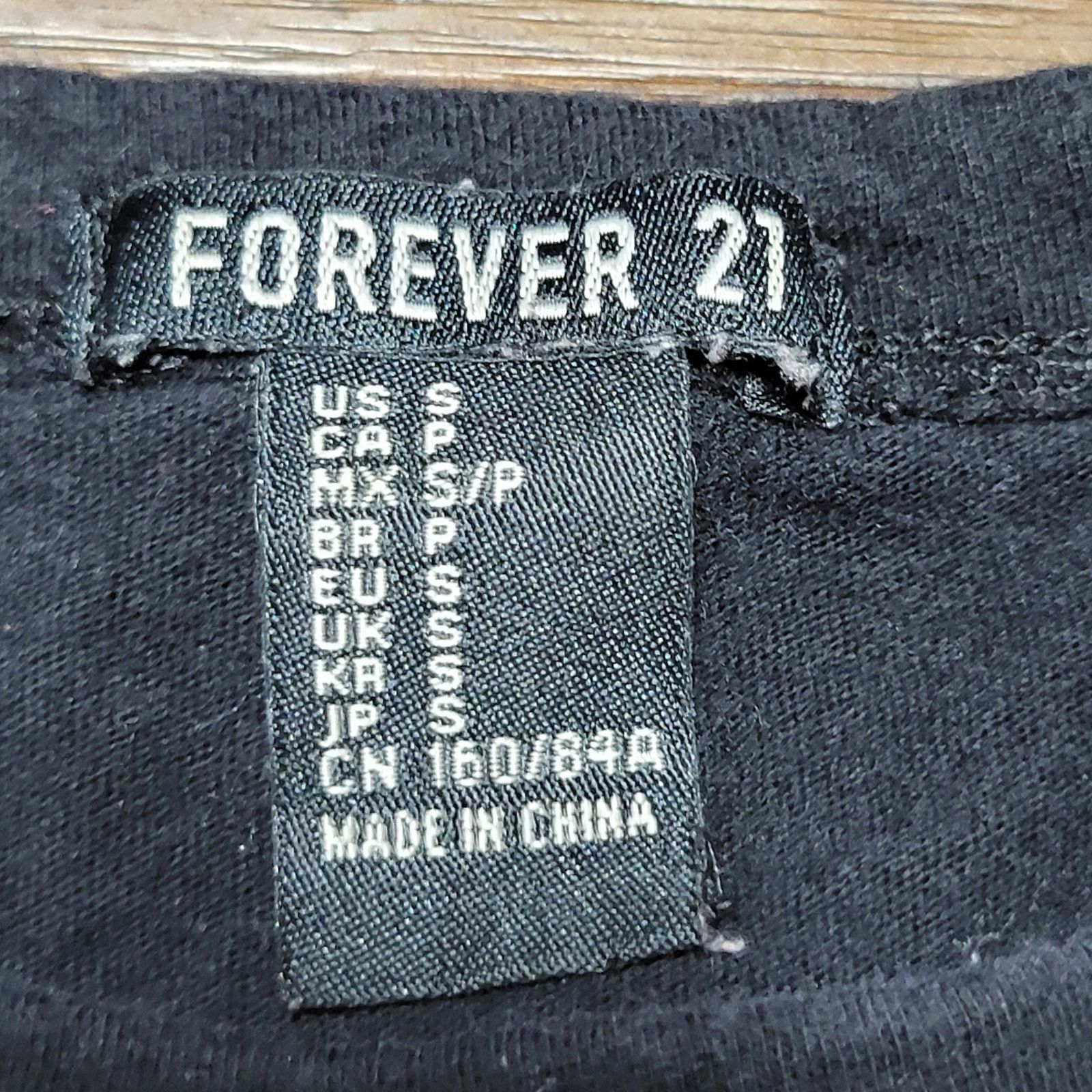Forever 21 Forever 21 B&W Tee "Pizza" - Size Small Size S / US 4 / IT 40 - 4 Thumbnail