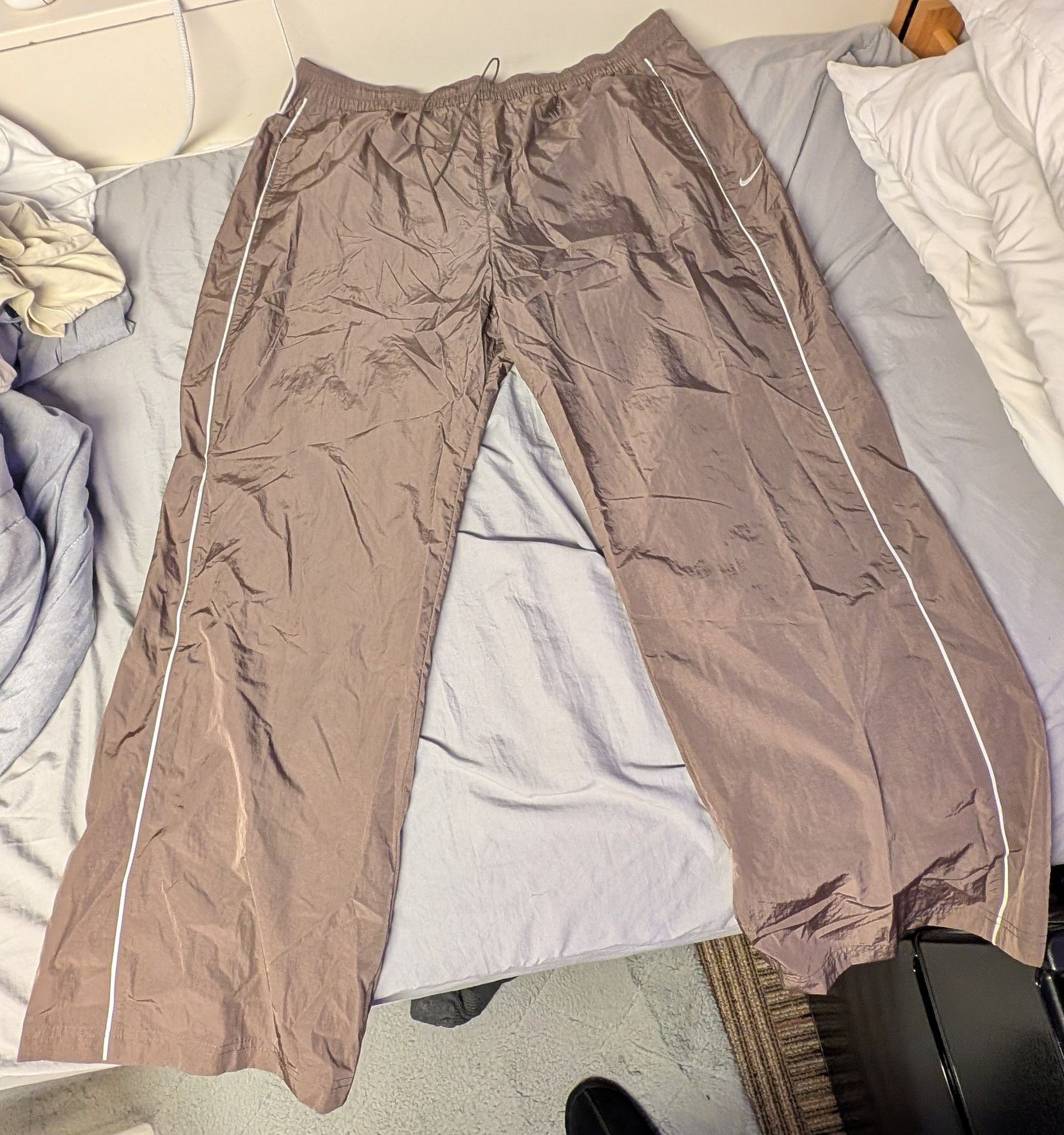 Nike Nike Windrunner Women's High-Waisted Woven Open-Hem Pants Size 42" / US 20 - 1 Thumbnail
