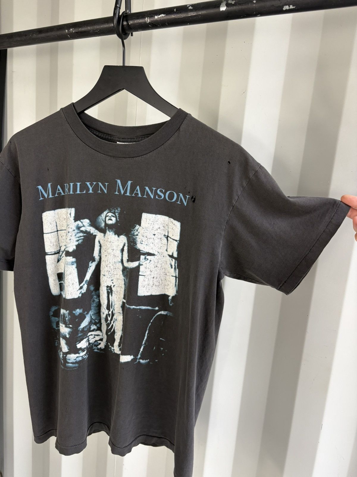 Band Tees Vintage Marilyn Manson Faded Thrash Distressed Shirt GRUNGE Size US L / EU 52-54 / 3 - 2 Thumbnail