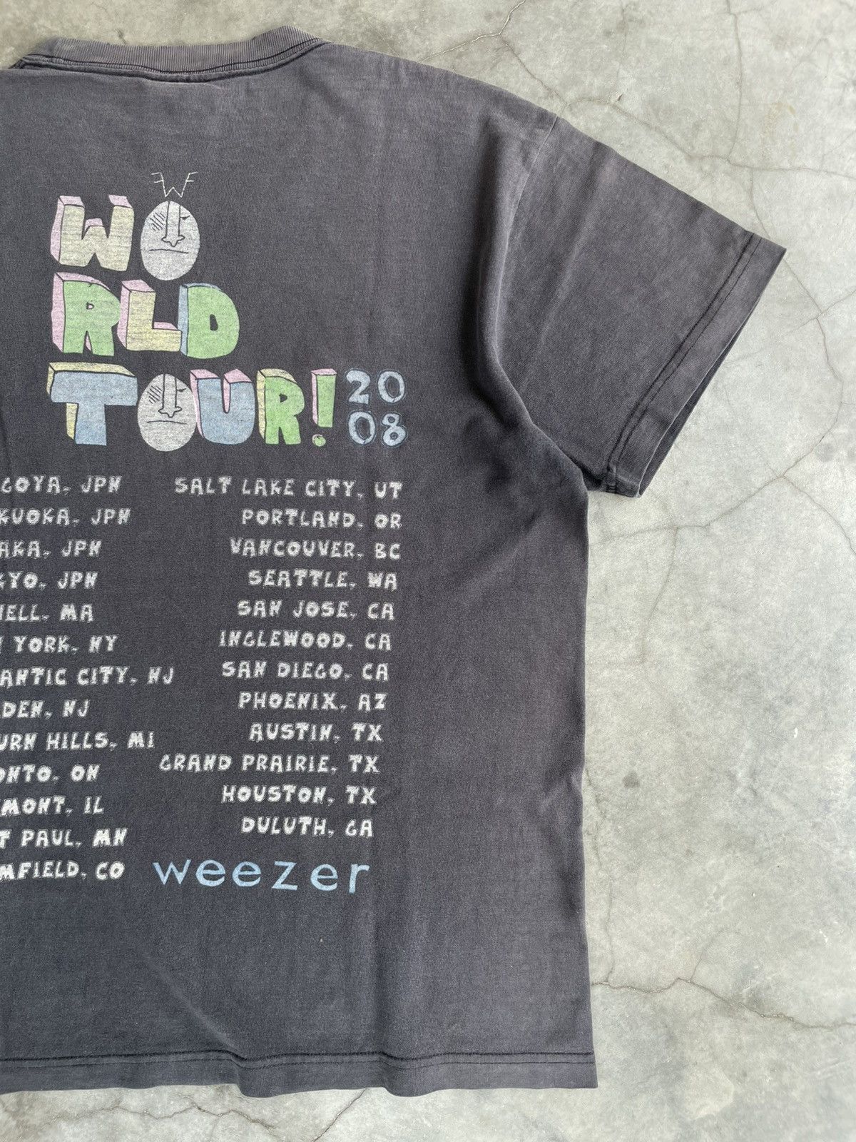 Band Tees Weezer Troublemaker Tour 2008 Naturally Faded Size US M / EU 48-50 / 2 - 7 Thumbnail