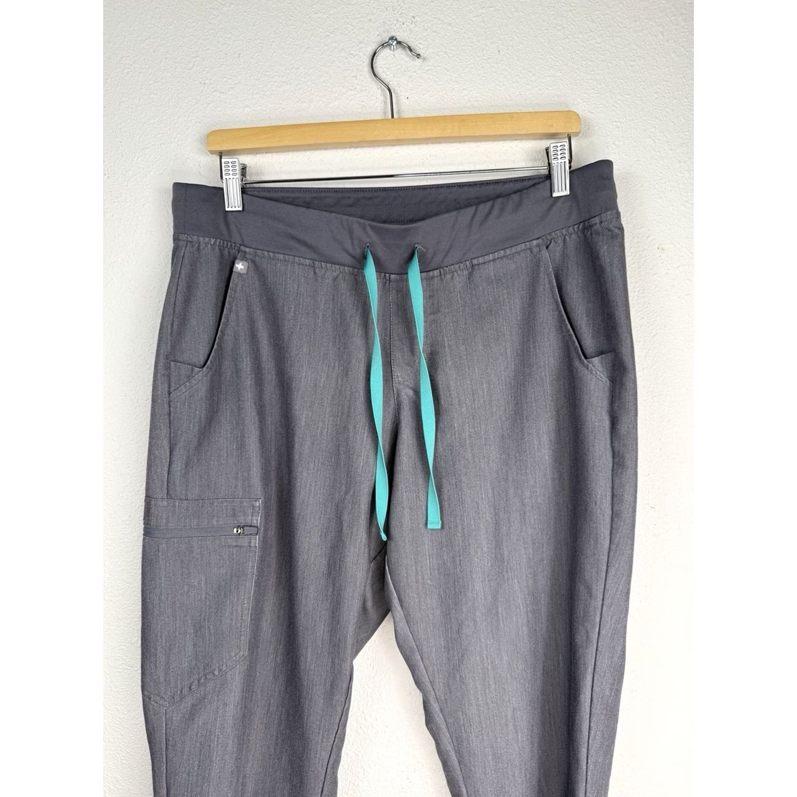Vintage Figs Scrub Pants Joggers Gray Stretch Women's Size L RN#142256 Nurse Pants Gray Women L Socialized Size 36" / US 14 / IT 50 - 2 Thumbnail