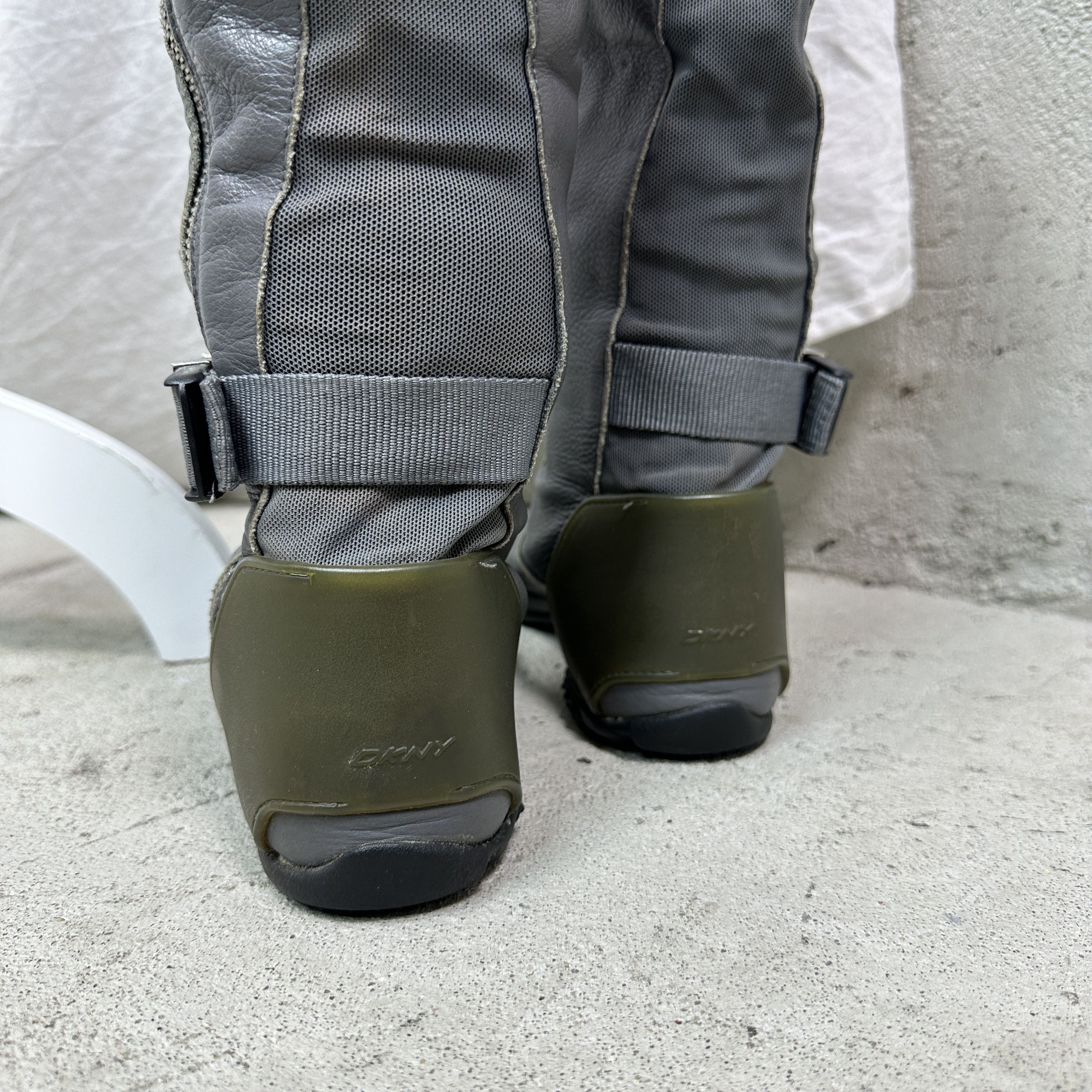 DKNY Vintage Leather Grunge Moto Buckled DKNY Boots Y2K Size US 7 / IT 37 - 5 Thumbnail