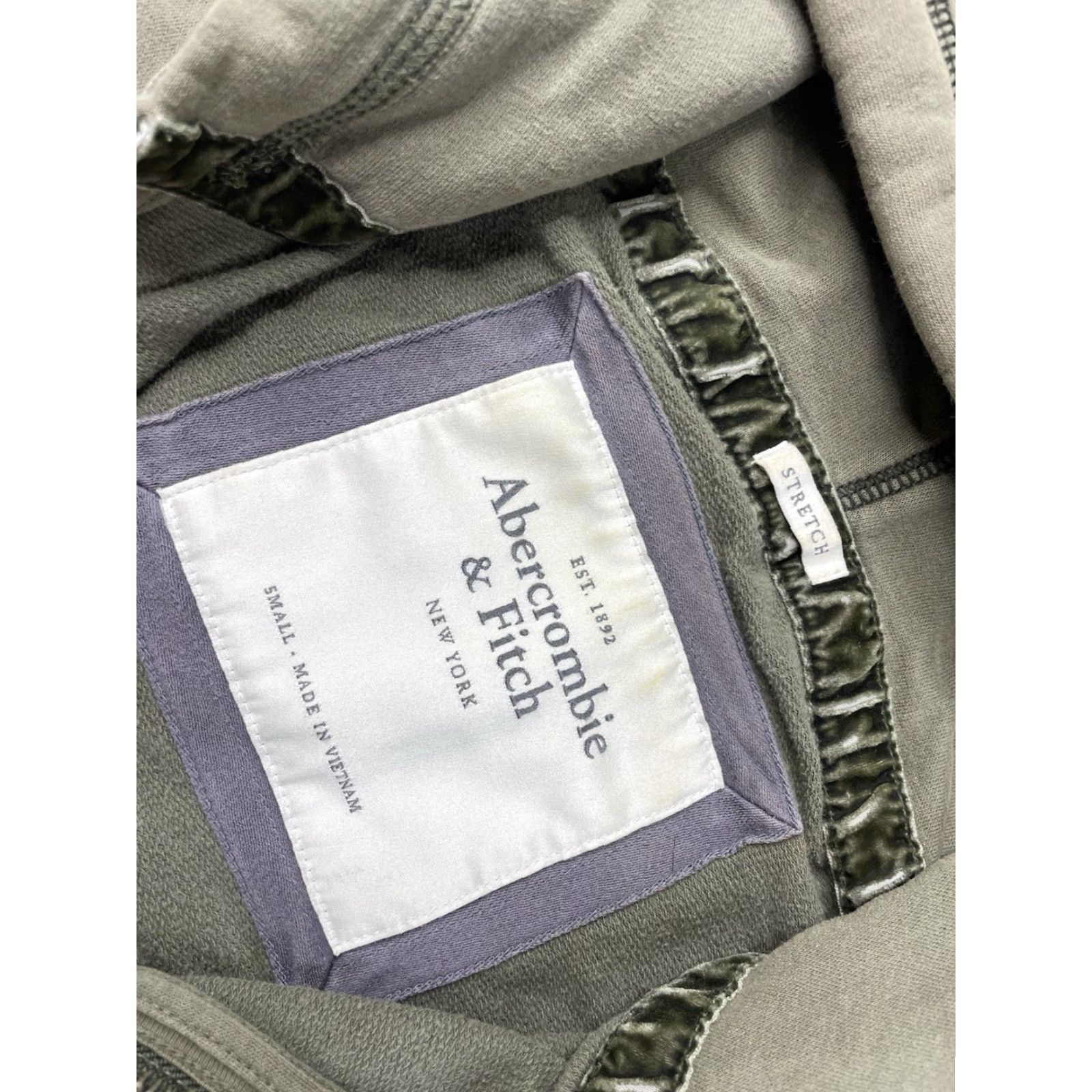 Abercrombie & Fitch VINTAGE Abercrombie & Fitch Green Zip Up Hoodie Sweatshirt Women’s Size S Short Description: Full Zip, Logo, Pockets Size S / US 4 / IT 40 - 4 Thumbnail