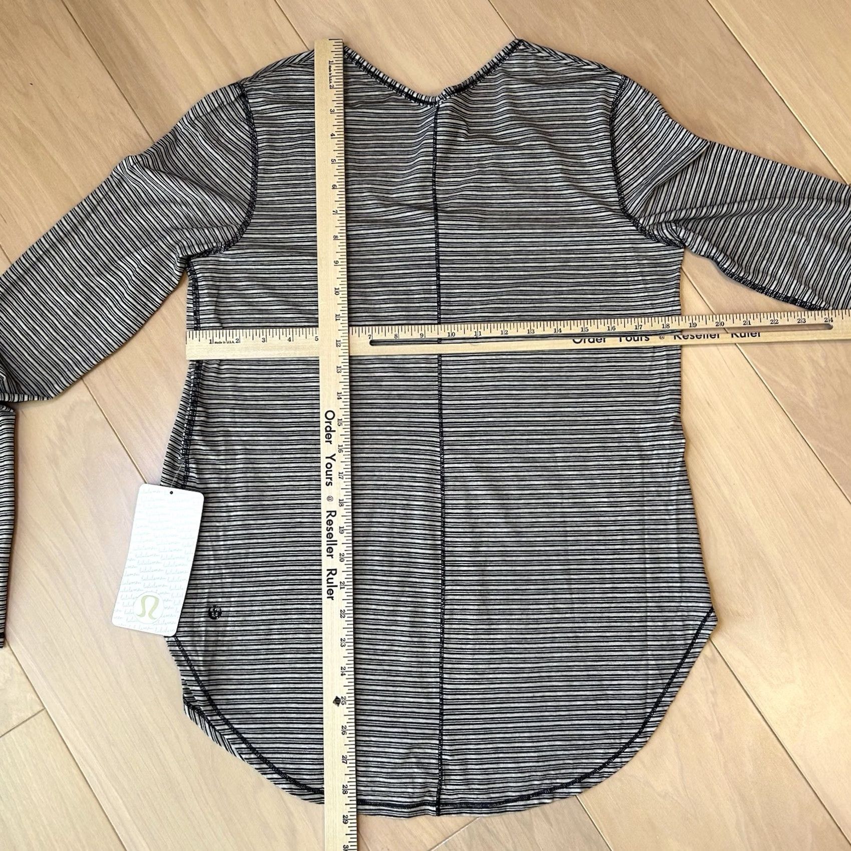 Lululemon Lululemon Yogini 5 Year Tee Long Sleeve Women’s 10 Ivory / Navy Striped T-Shirt Athleisure Comfort Casual Womens Size L / US 10 / IT 46 - 4 Thumbnail