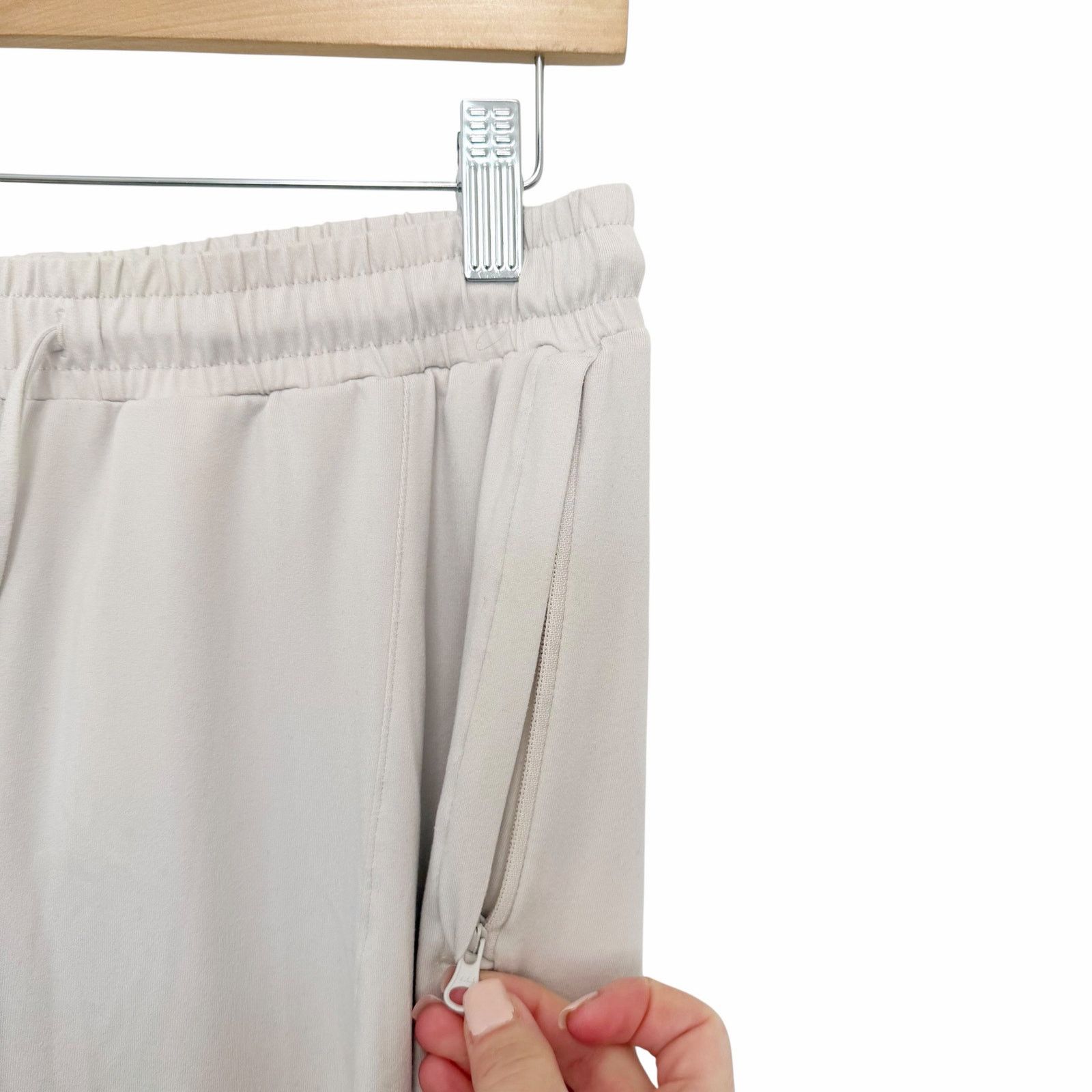 Alo ALO Cream Conquer Revitalize Joggers Sz M Size US 27 - 2 Thumbnail