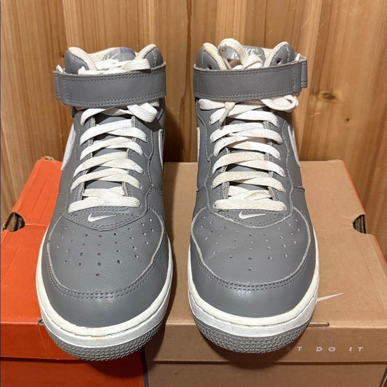 Nike 2002 Nike Air Force 1 Medium Grey White Size US 10 / EU 43 - 7 Thumbnail