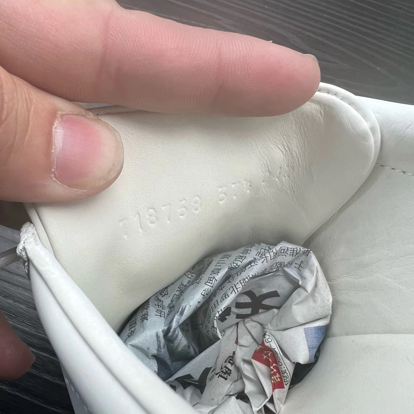 Gucci Gucci Ace White & Gray 37.5 Worn 2x Like New Com Box Size US 7 / IT 37 - 8 Thumbnail