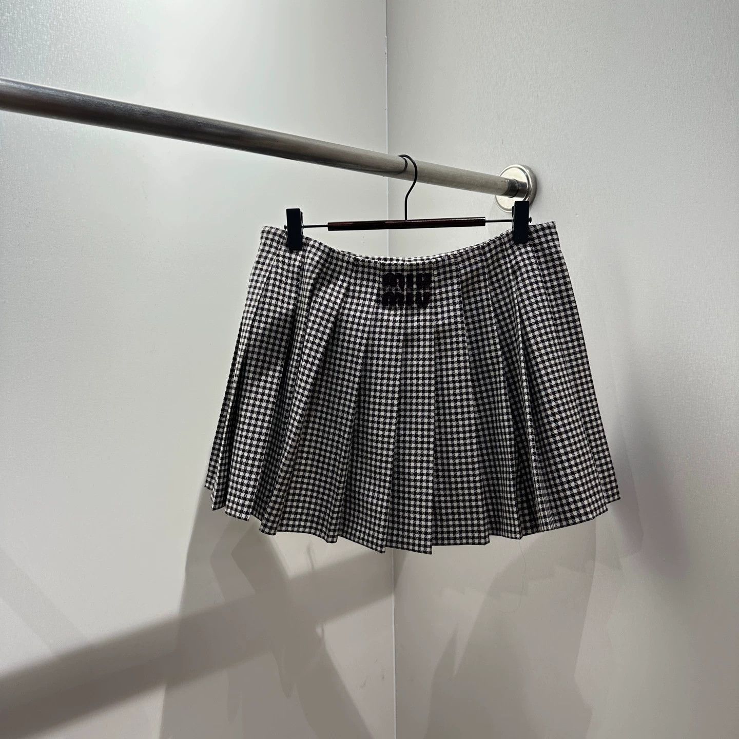 Miu Miu MIU MIU Checked Logo Leather Buckle Wool Pleated Skirt 36 Size 25" / US 0 / IT 36 - 2 Thumbnail