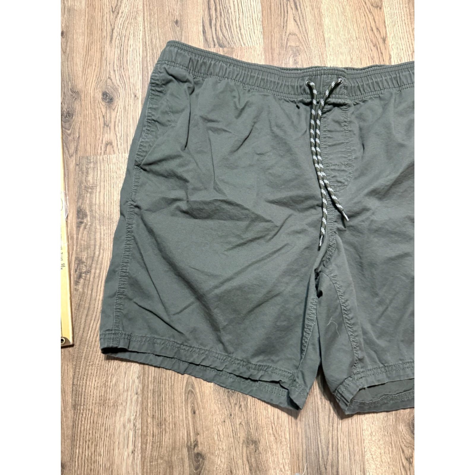 Essentials Amazon Essential Shorts Mens 2XL Cargo Solid Green Tie Waist Pockets Casual Summer Spring Fall Mens Size US 39 - 3 Thumbnail